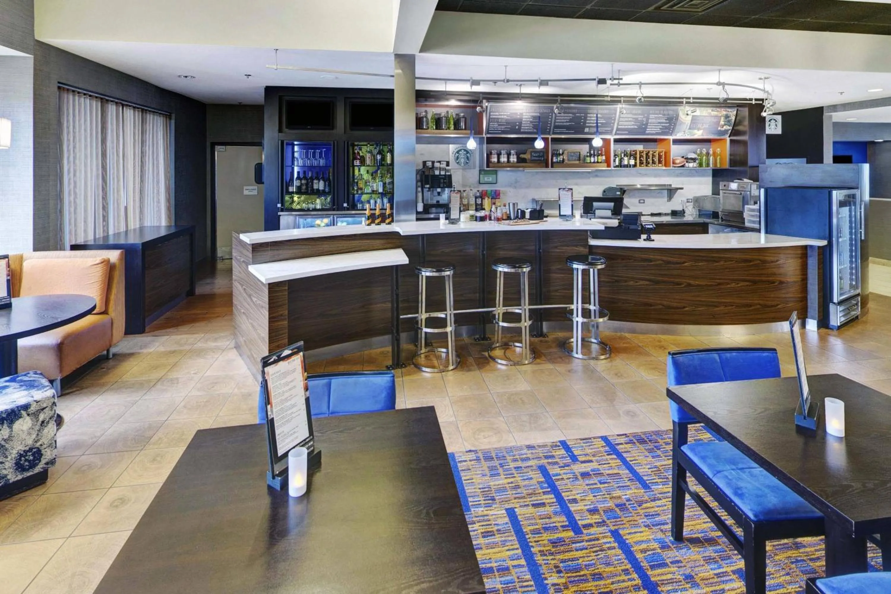 Restaurant/places to eat in Courtyard Chicago Glenview/Northbrook