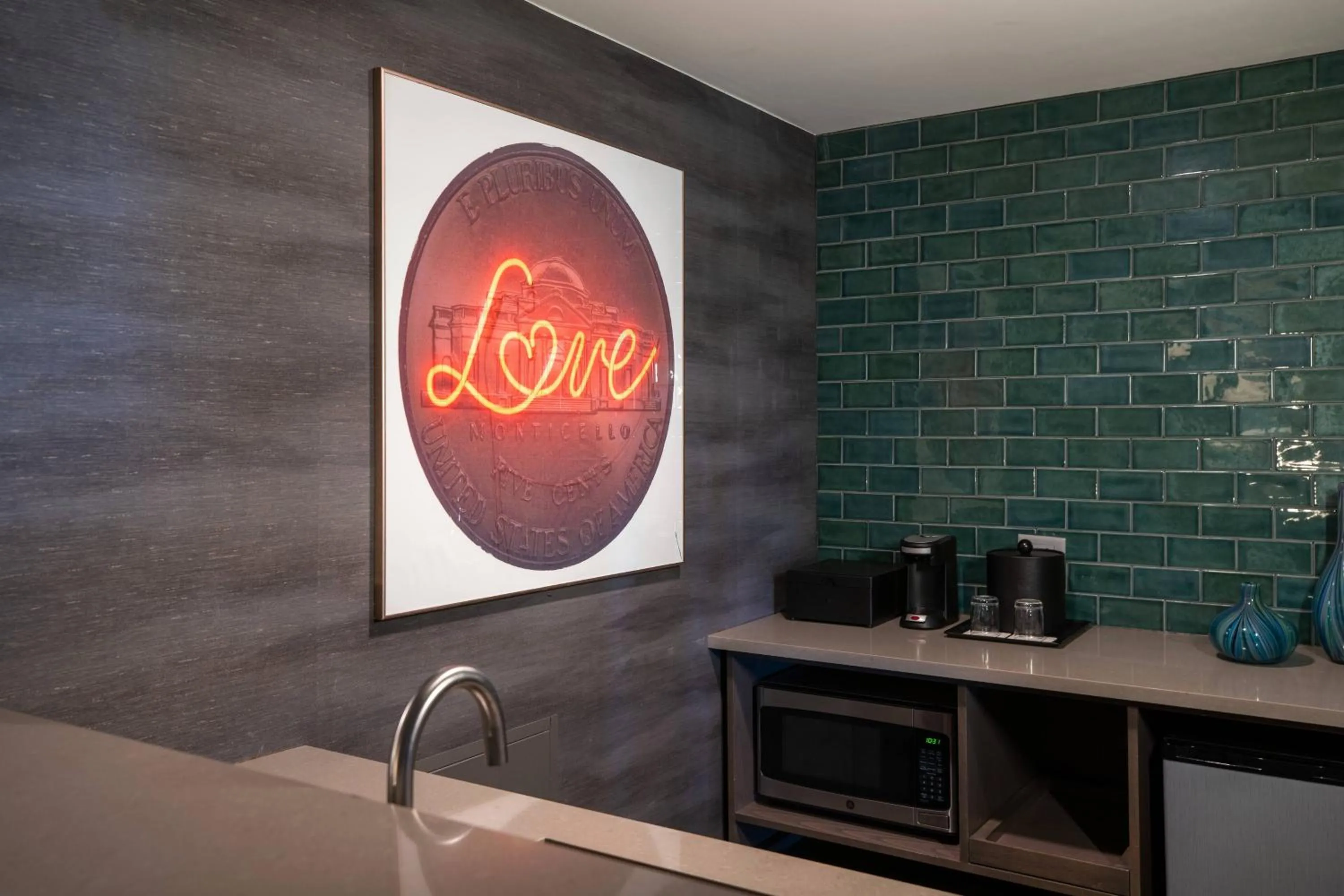 Kitchen or kitchenette in Renaissance Chicago North Shore Hotel