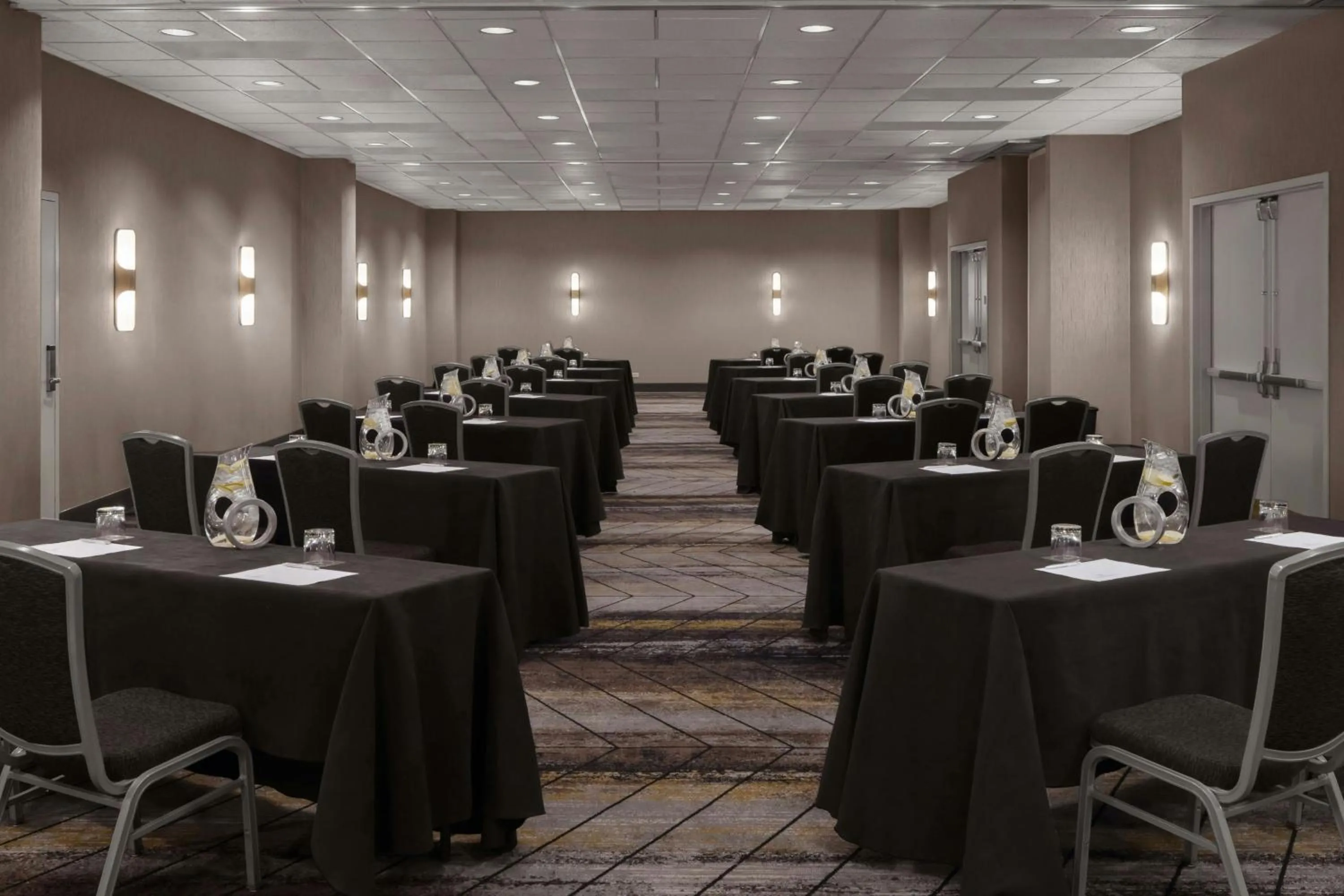 Meeting/conference room in Renaissance Chicago North Shore Hotel