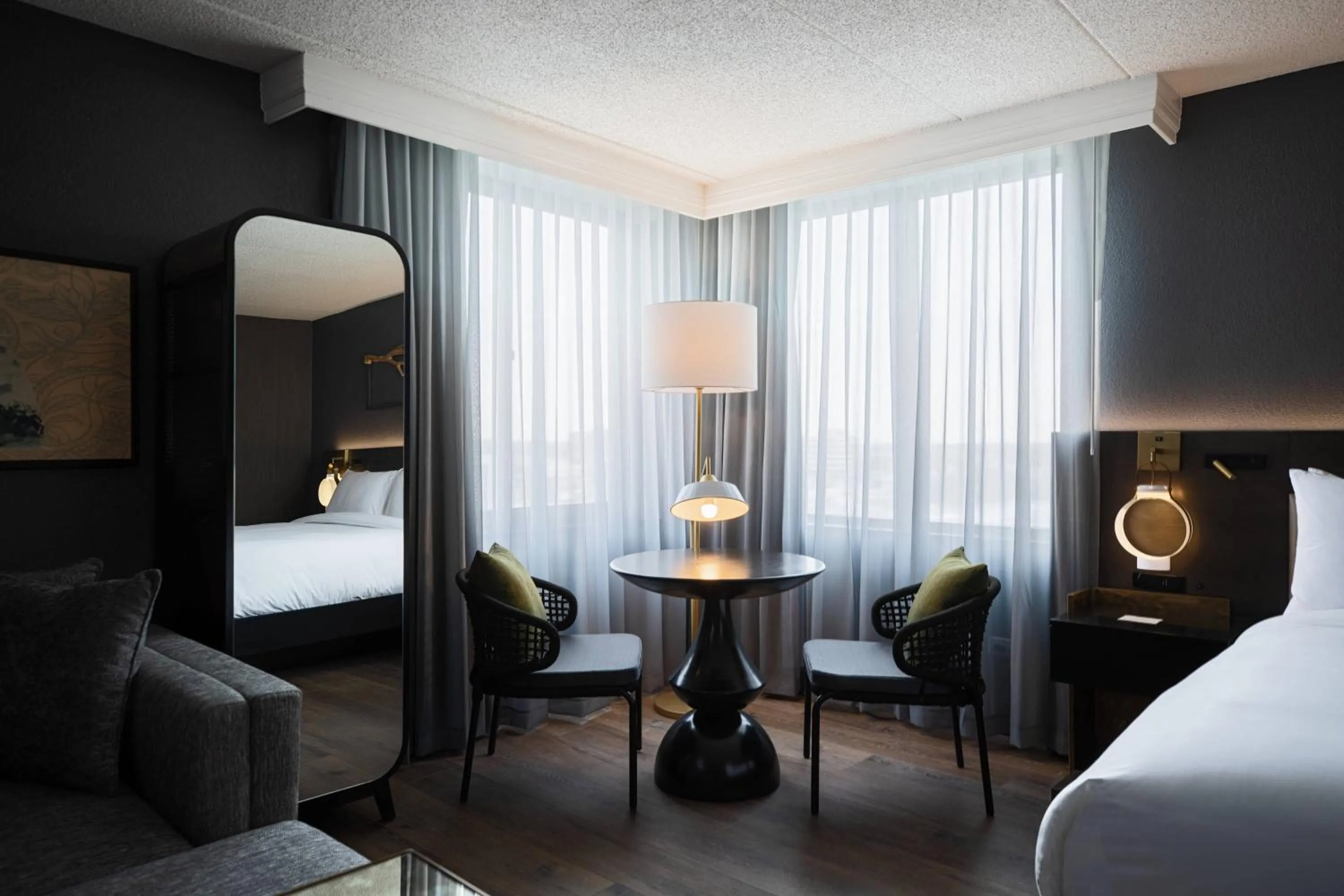 Photo of the whole room, Bed in Renaissance Chicago North Shore Hotel