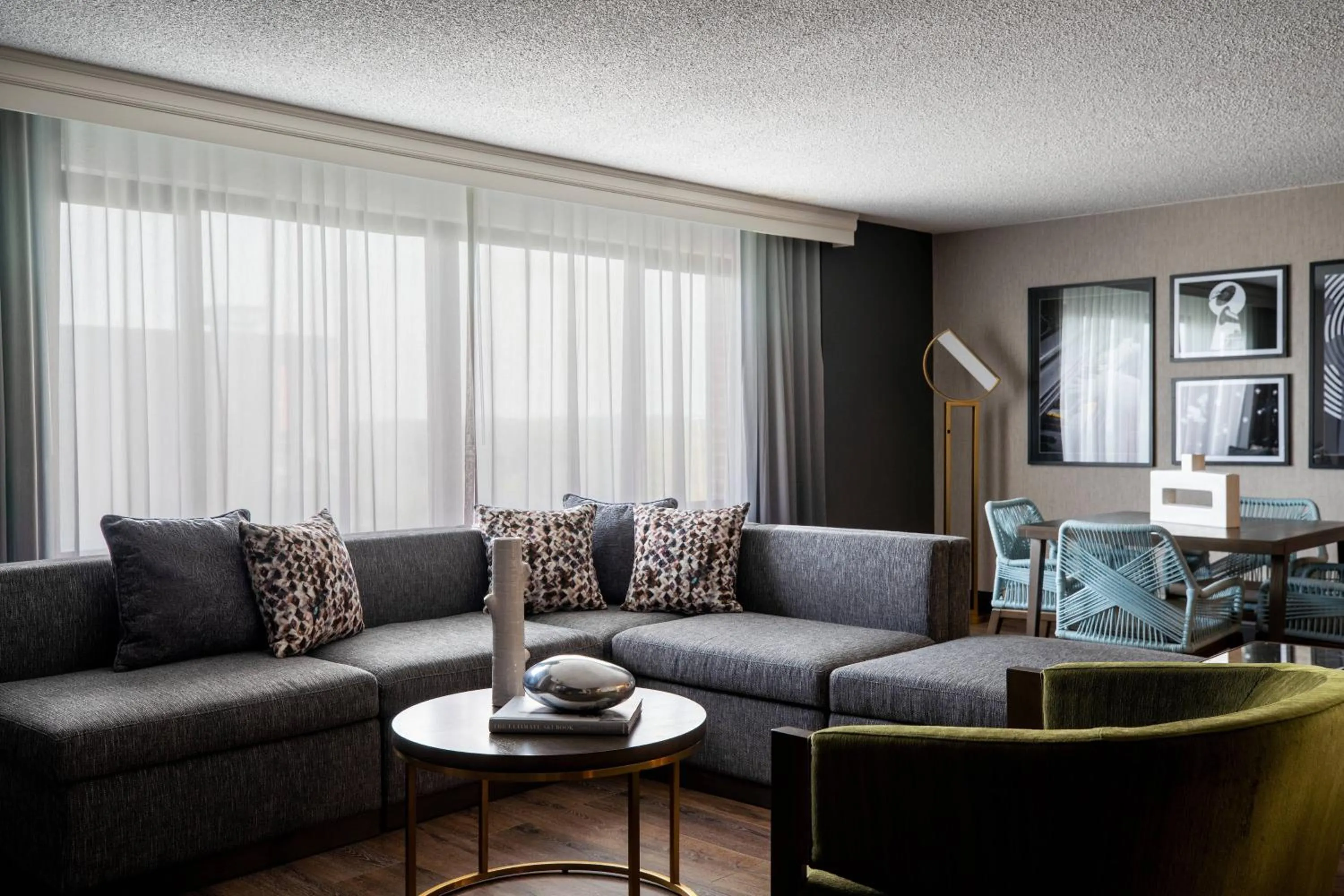 Living room in Renaissance Chicago North Shore Hotel
