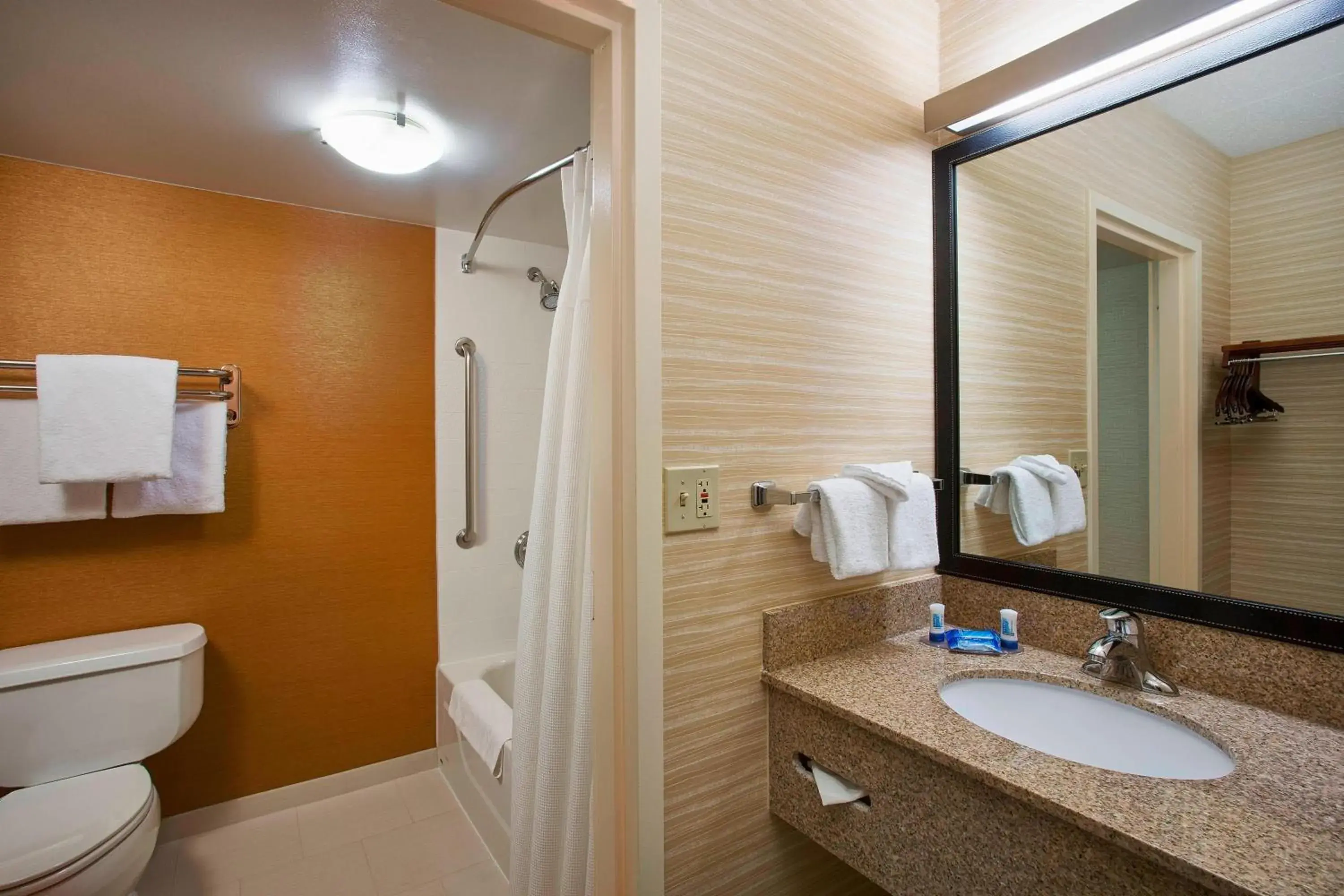 Double Room with Two Double Beds and Adapted Tub - Mobility and Hearing Accessible in Fairfield Inn & Suites Chicago Midway Airport Double Room with Two Double Beds and Adapted Tub - Mobility and Hearing Accessible in Fairfield Inn & Suites Chicago Midway Airport