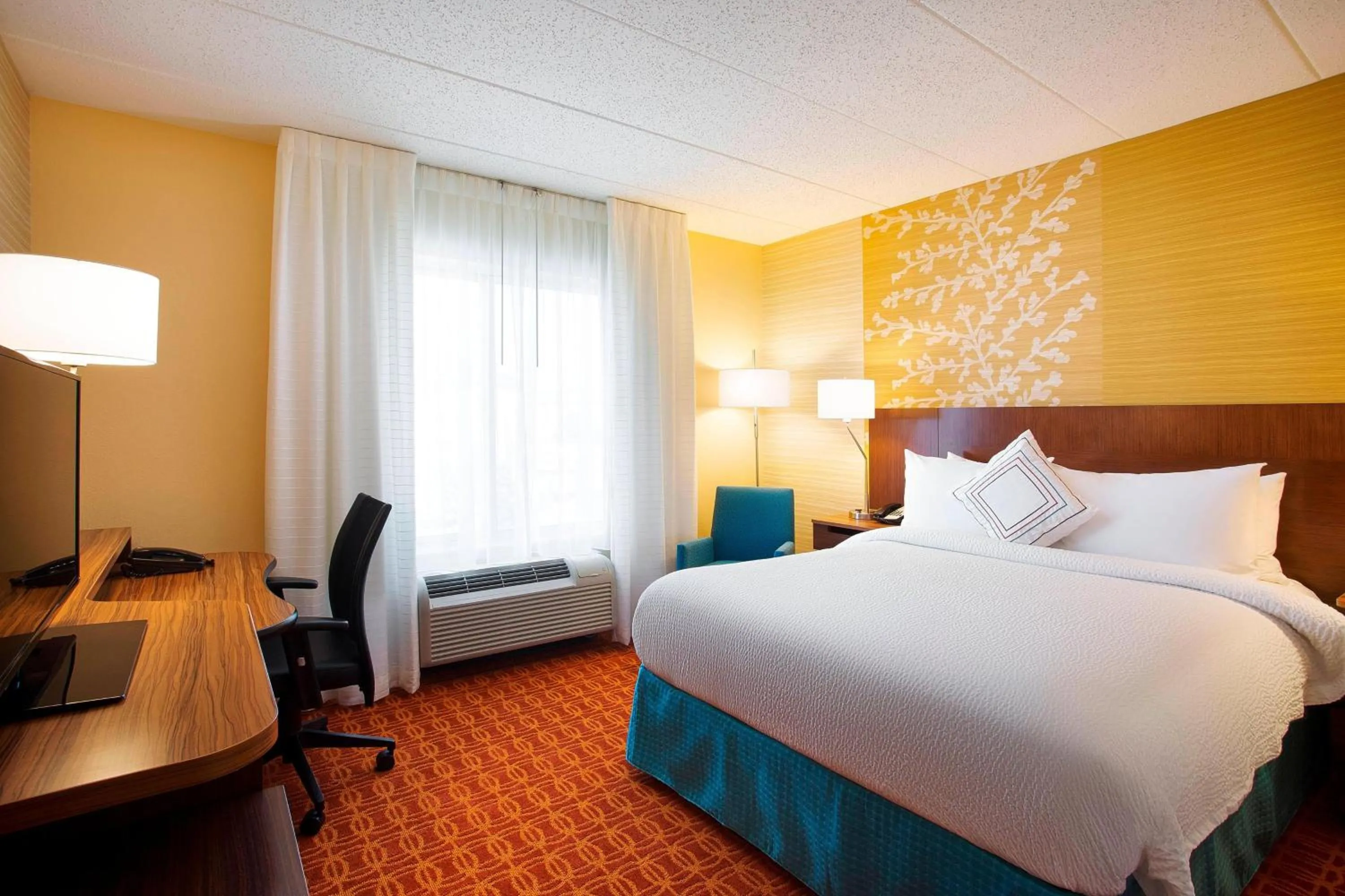 Photo of the whole room, Bed in Fairfield Inn & Suites Chicago Midway Airport