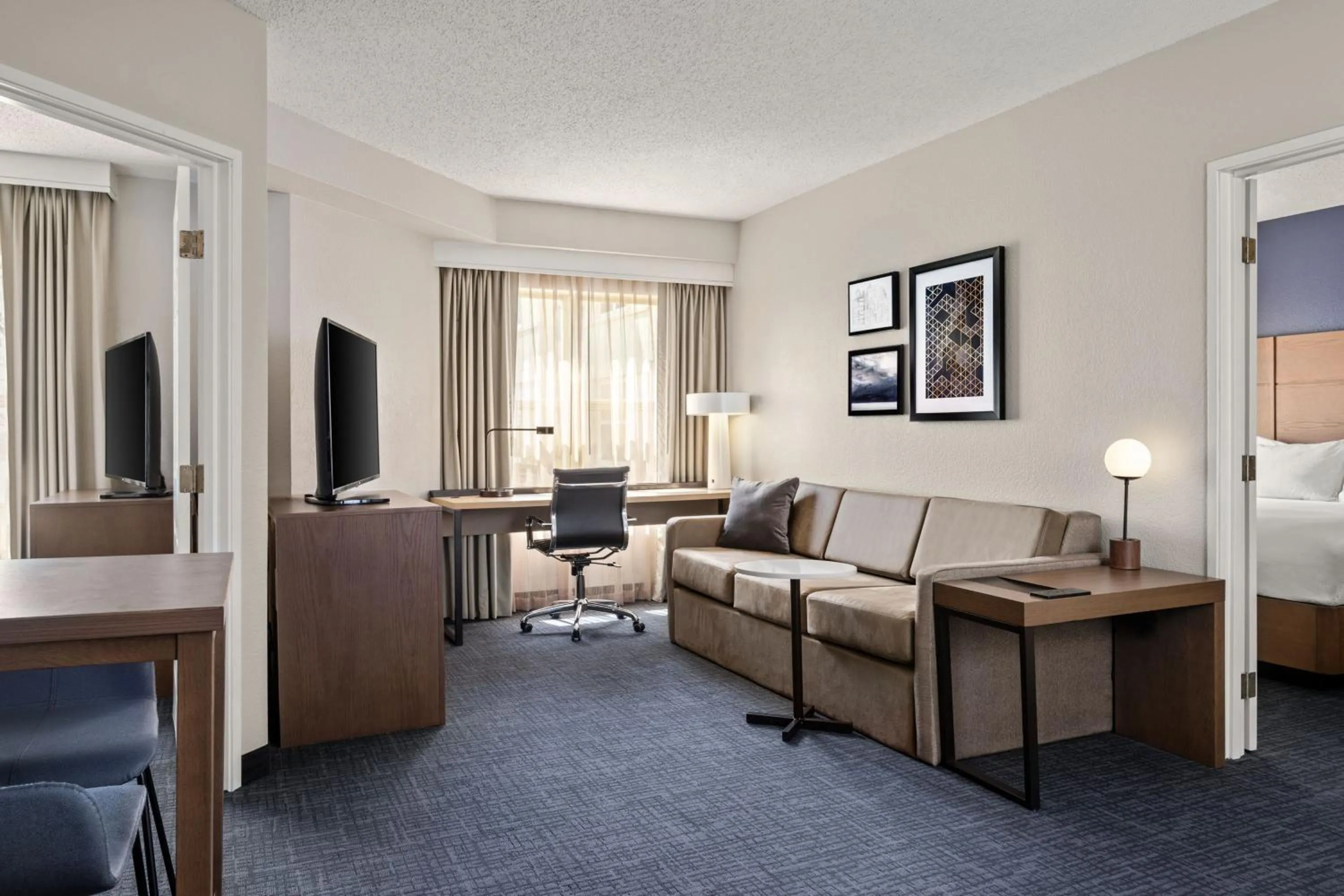 Living room, Bed in Residence Inn by Marriott Chicago Naperville/Warrenville