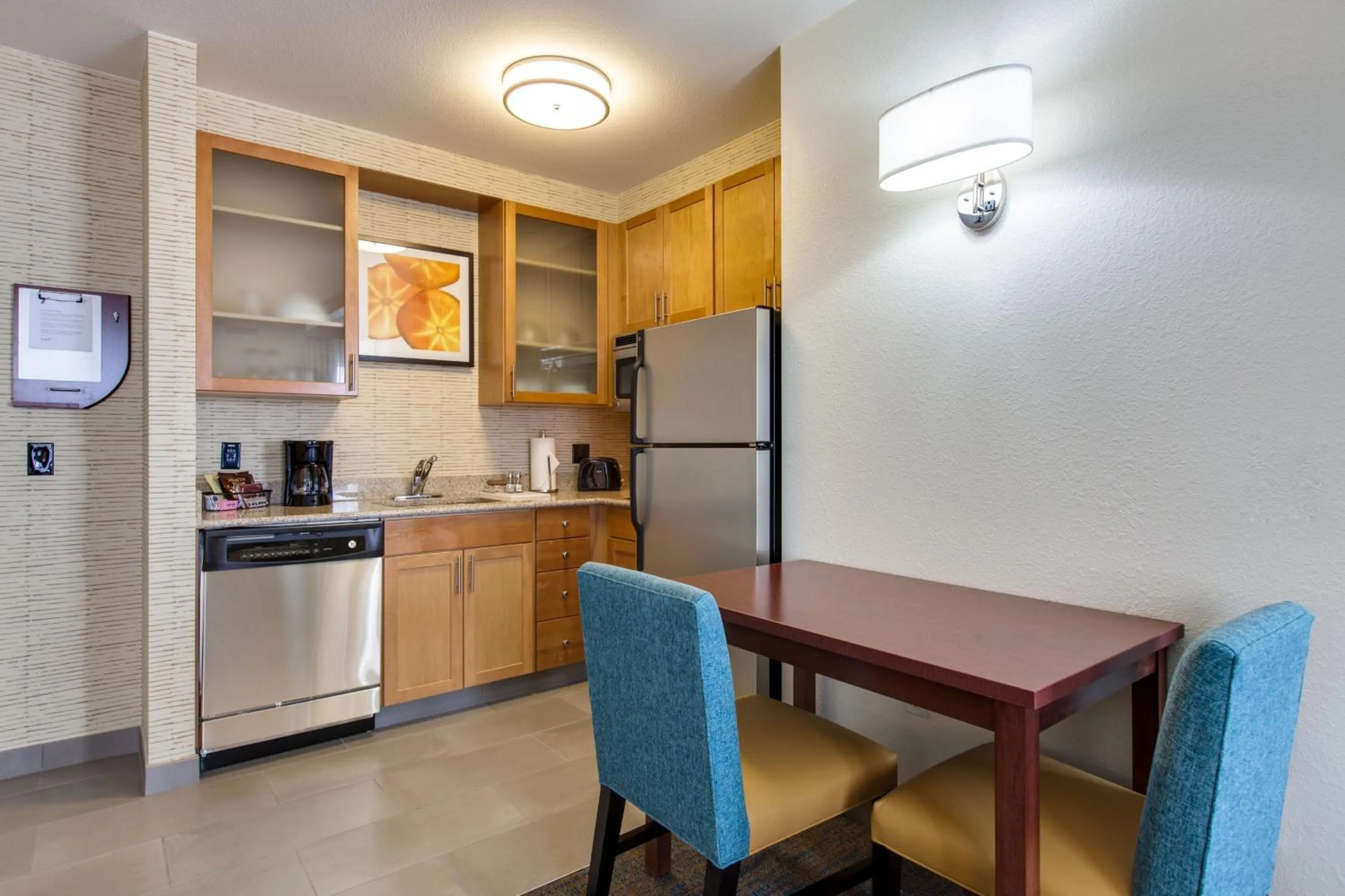 Kitchen or kitchenette in Residence Inn Chicago Midway Airport