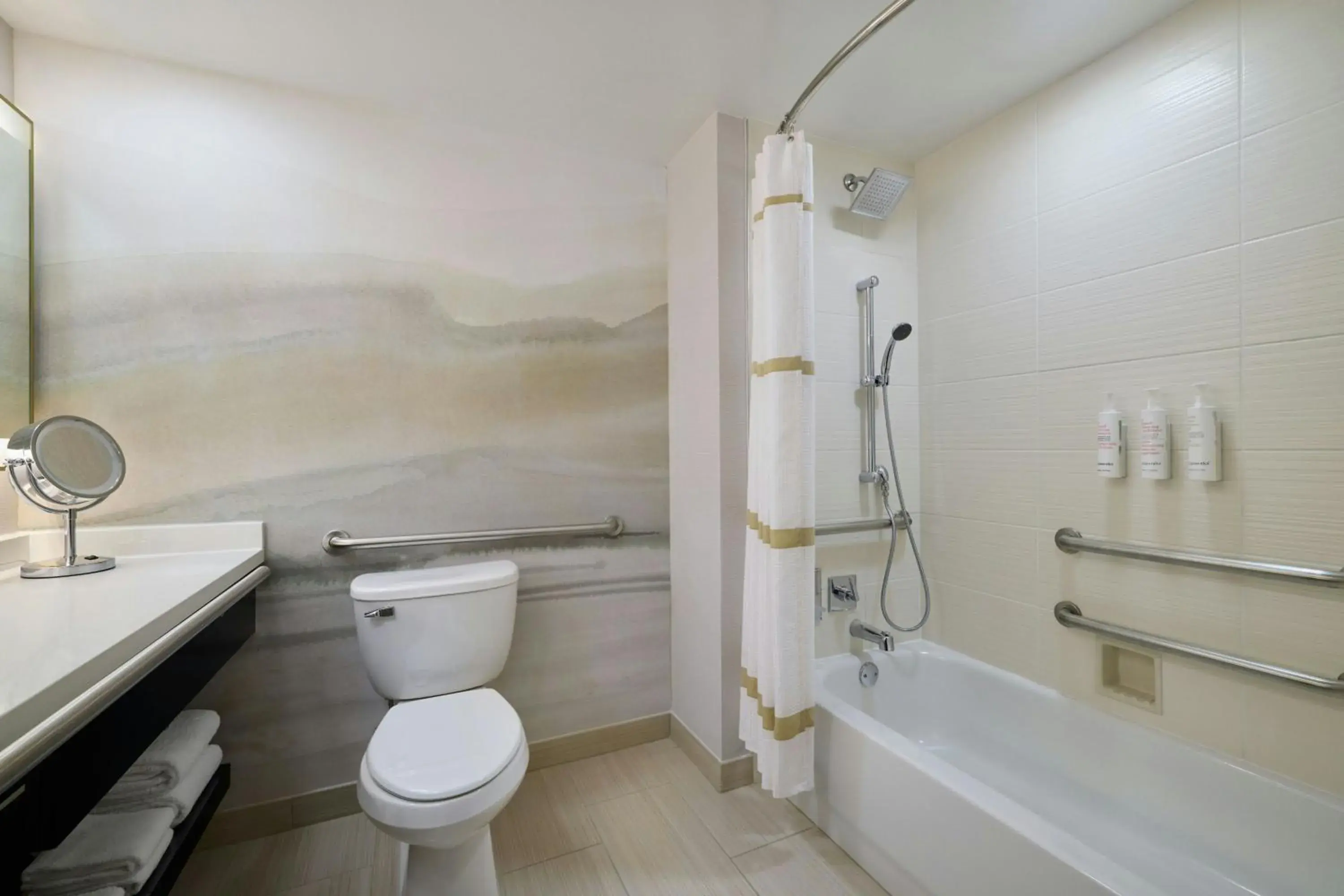 King Corner Room - Concierge Level in Chicago Marriott Northwest King Corner Room - Concierge Level in Chicago Marriott Northwest