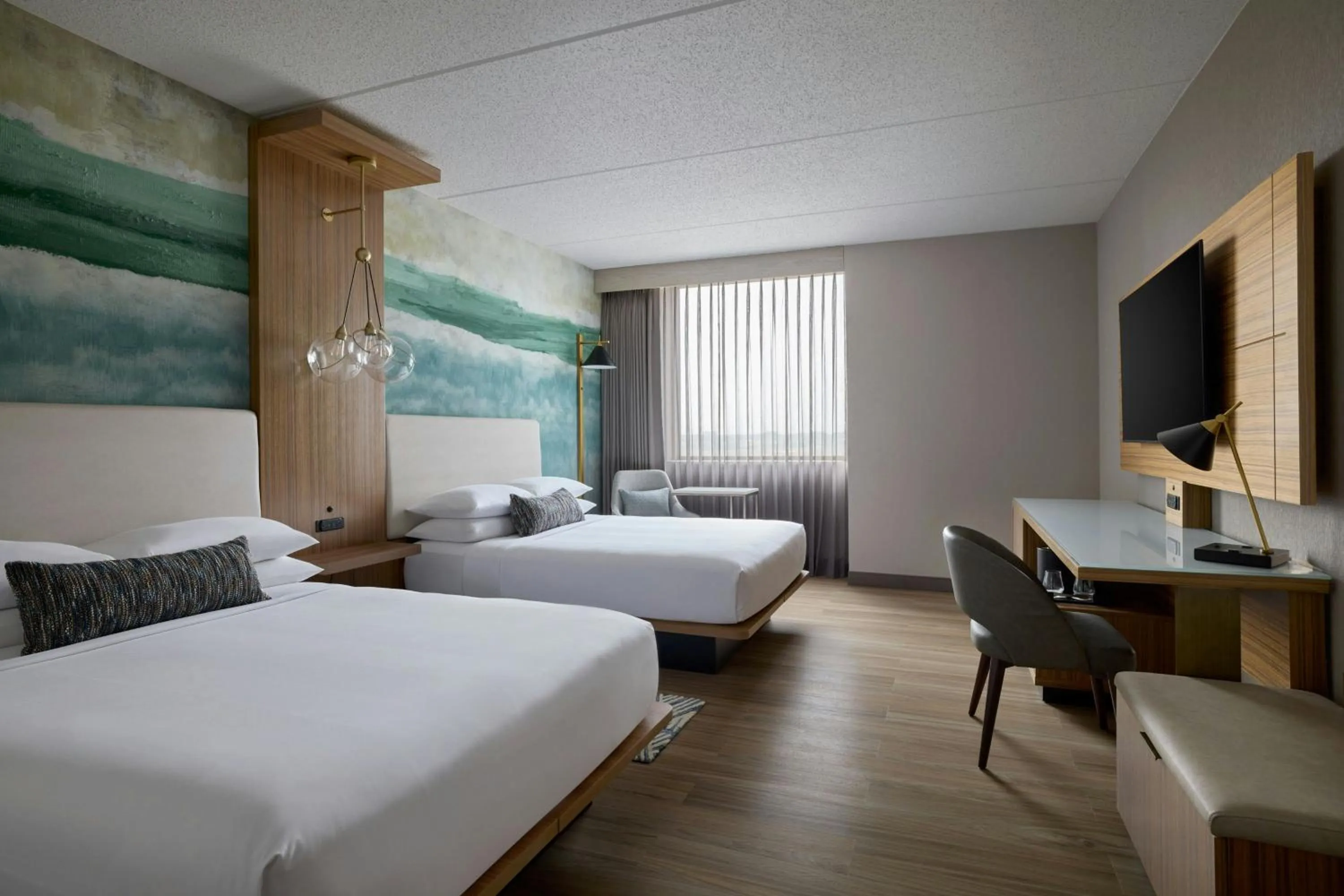 Photo of the whole room, Bed in Chicago Marriott Northwest