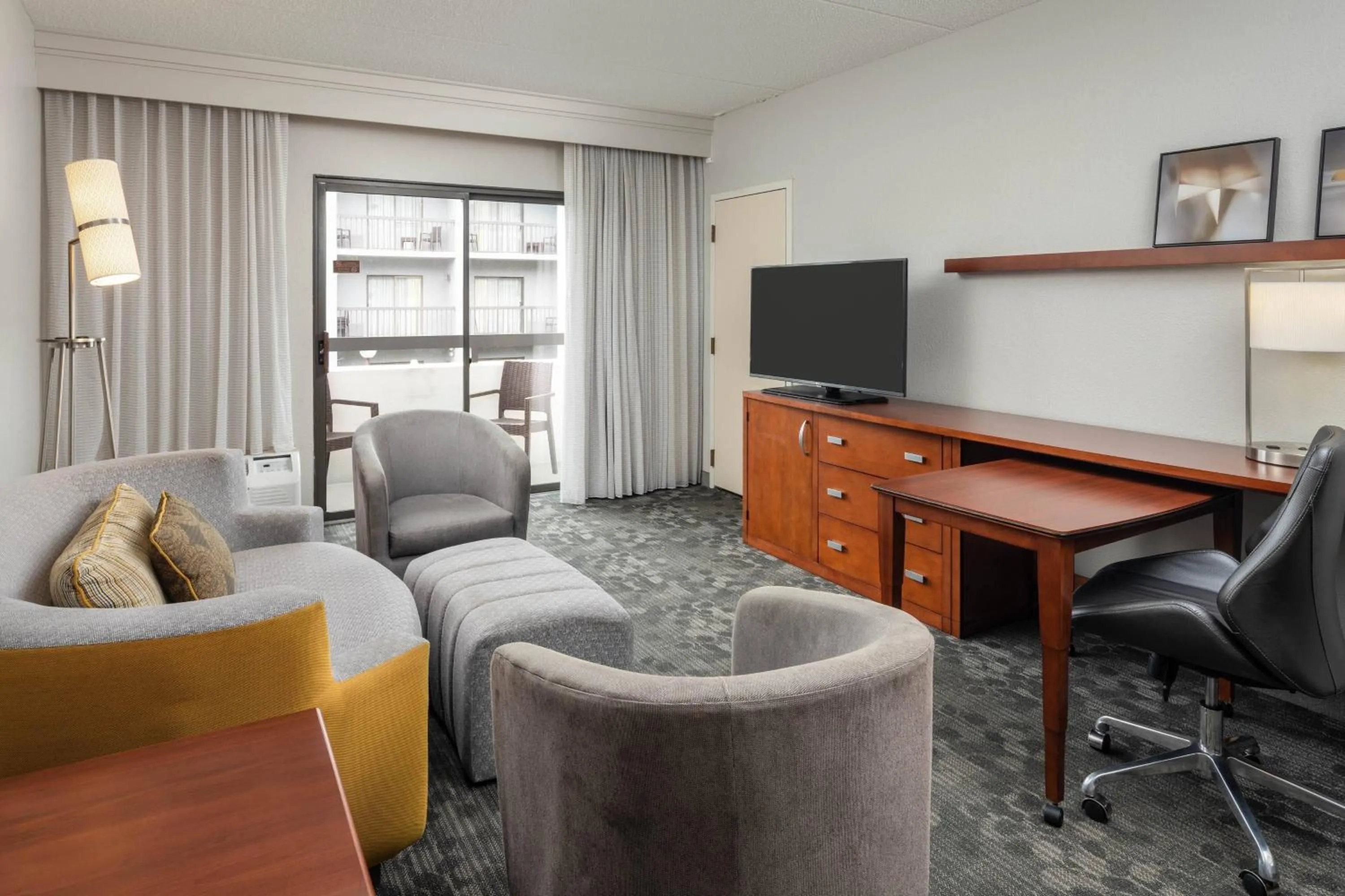 Living room in Courtyard Chicago Wood Dale / Itasca