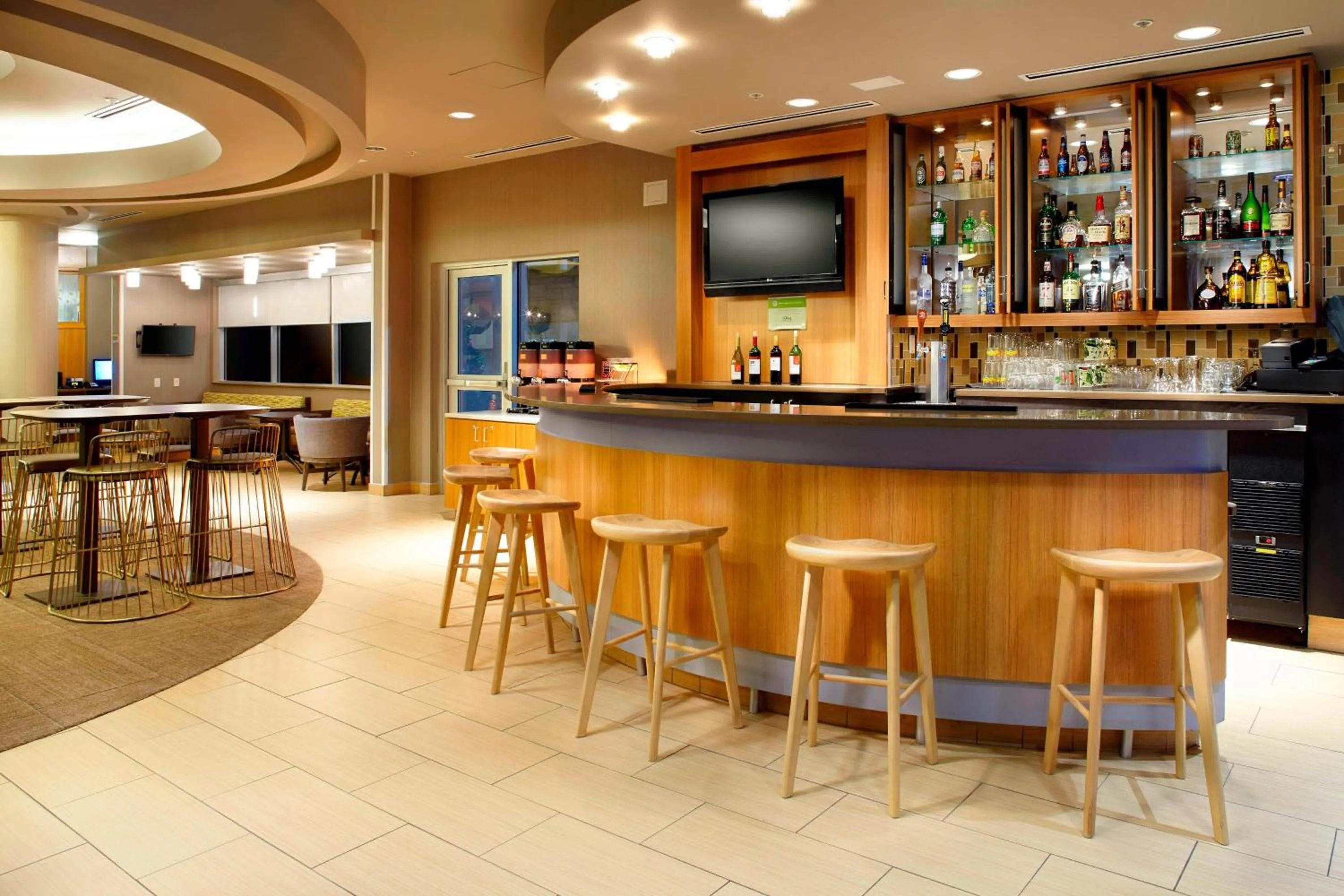 Lounge or bar in SpringHill Suites by Marriott Chicago Waukegan/Gurnee