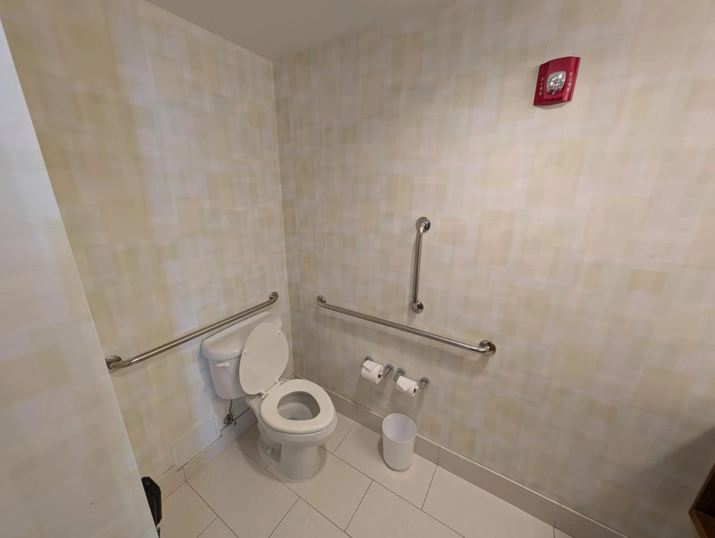 Bathroom in SpringHill Suites by Marriott Chicago Waukegan/Gurnee