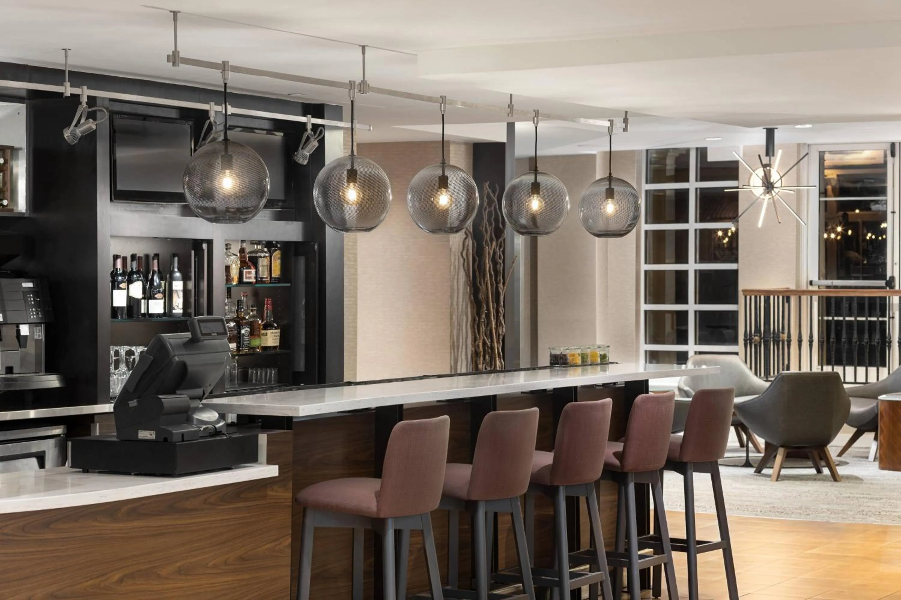 Restaurant/places to eat in Courtyard Charlottesville - University Medical Center