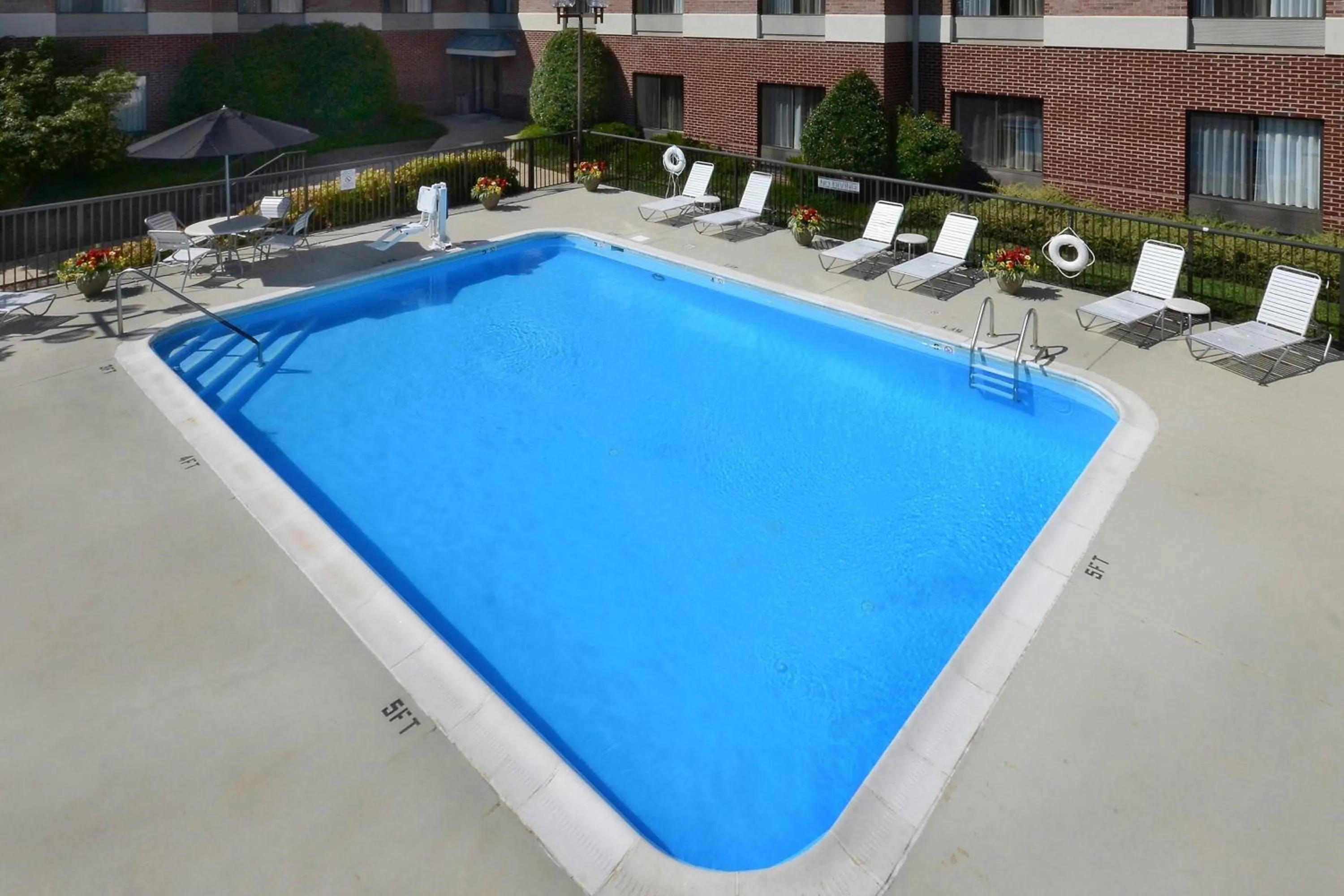 Swimming pool in Fairfield Inn & Suites by Marriott Charlottesville North