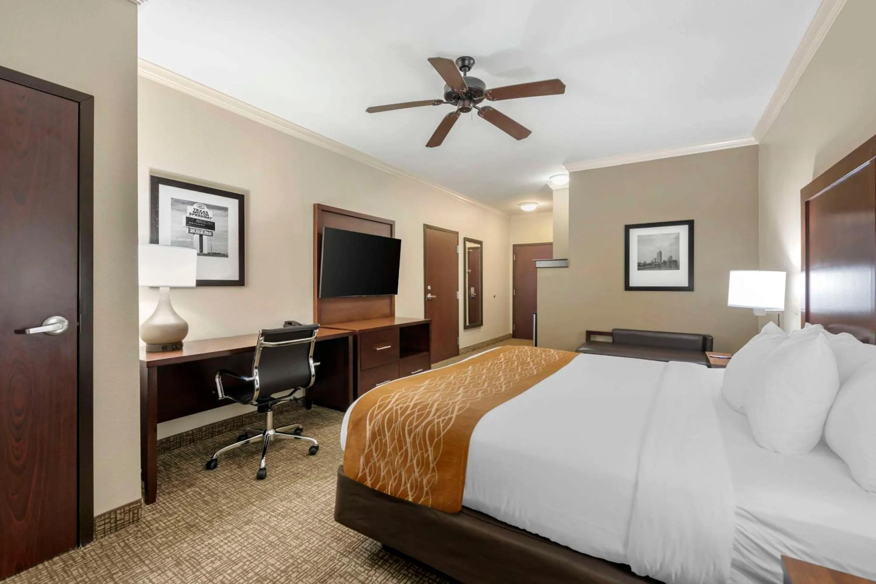 Bedroom, Bed in Comfort Inn & Suites Fort Worth - Fossil Creek