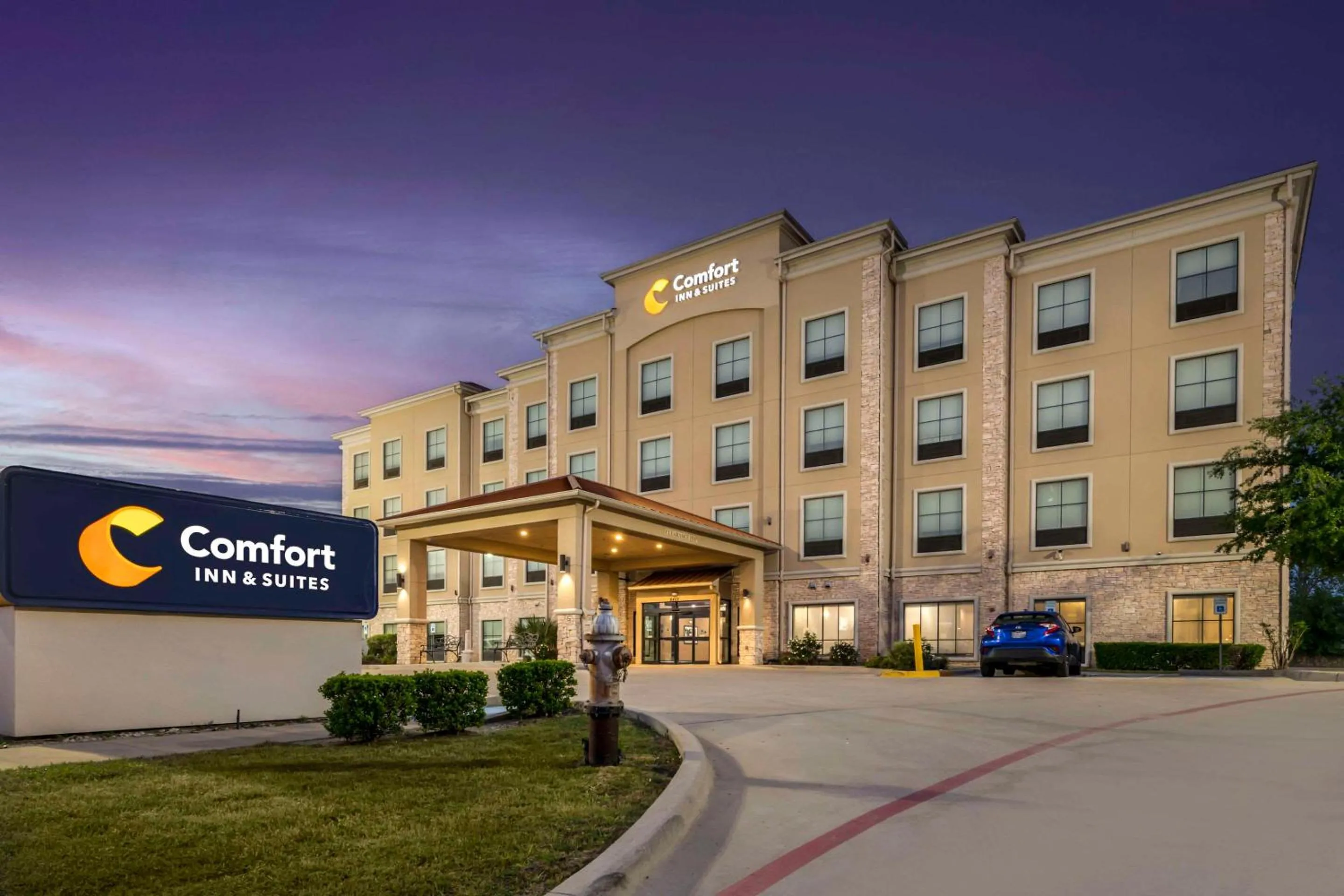 Property building in Comfort Inn & Suites Fort Worth - Fossil Creek