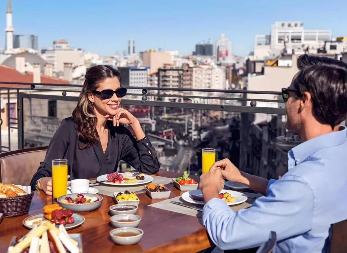 Restaurant/places to eat in AKKA Lush Hotel Taksim