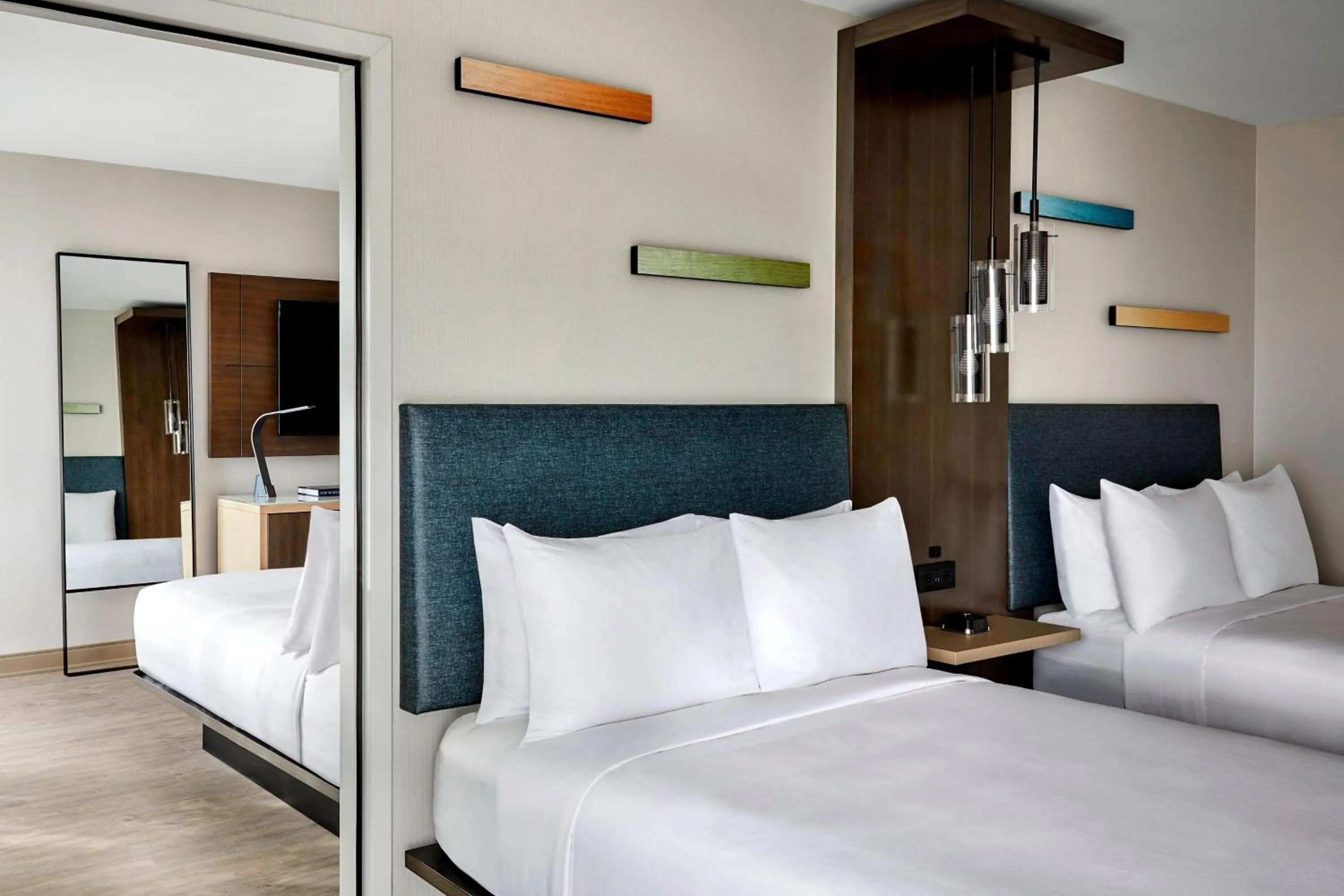 Photo of the whole room, Bed in Anaheim Marriott