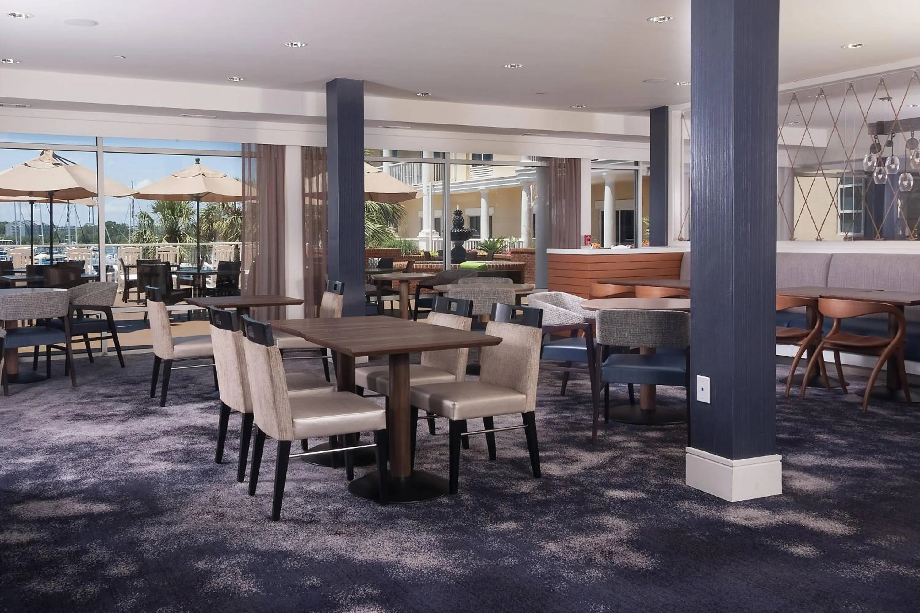 Restaurant/places to eat in Courtyard Charleston Waterfront