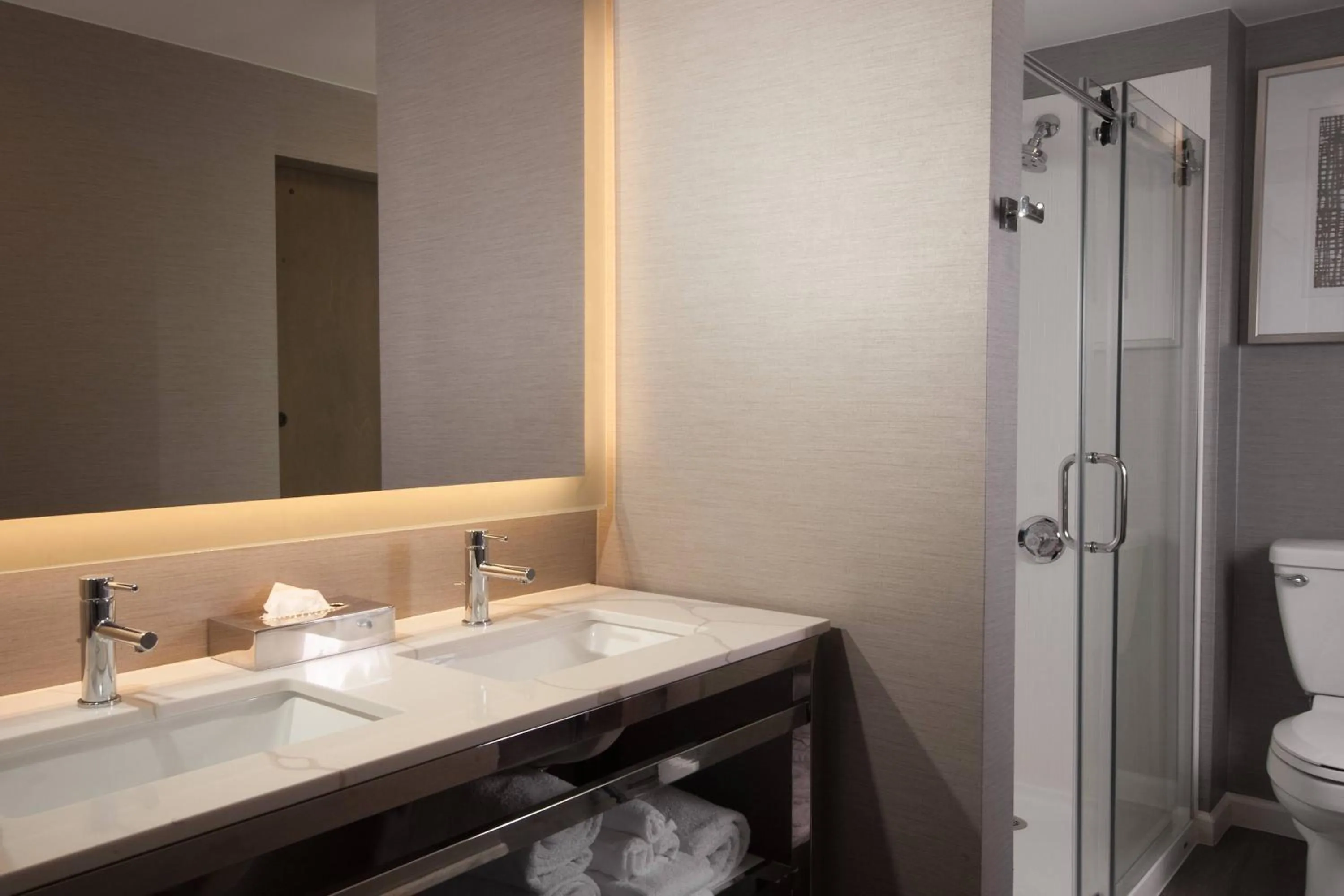 Bathroom in Courtyard Charleston Waterfront