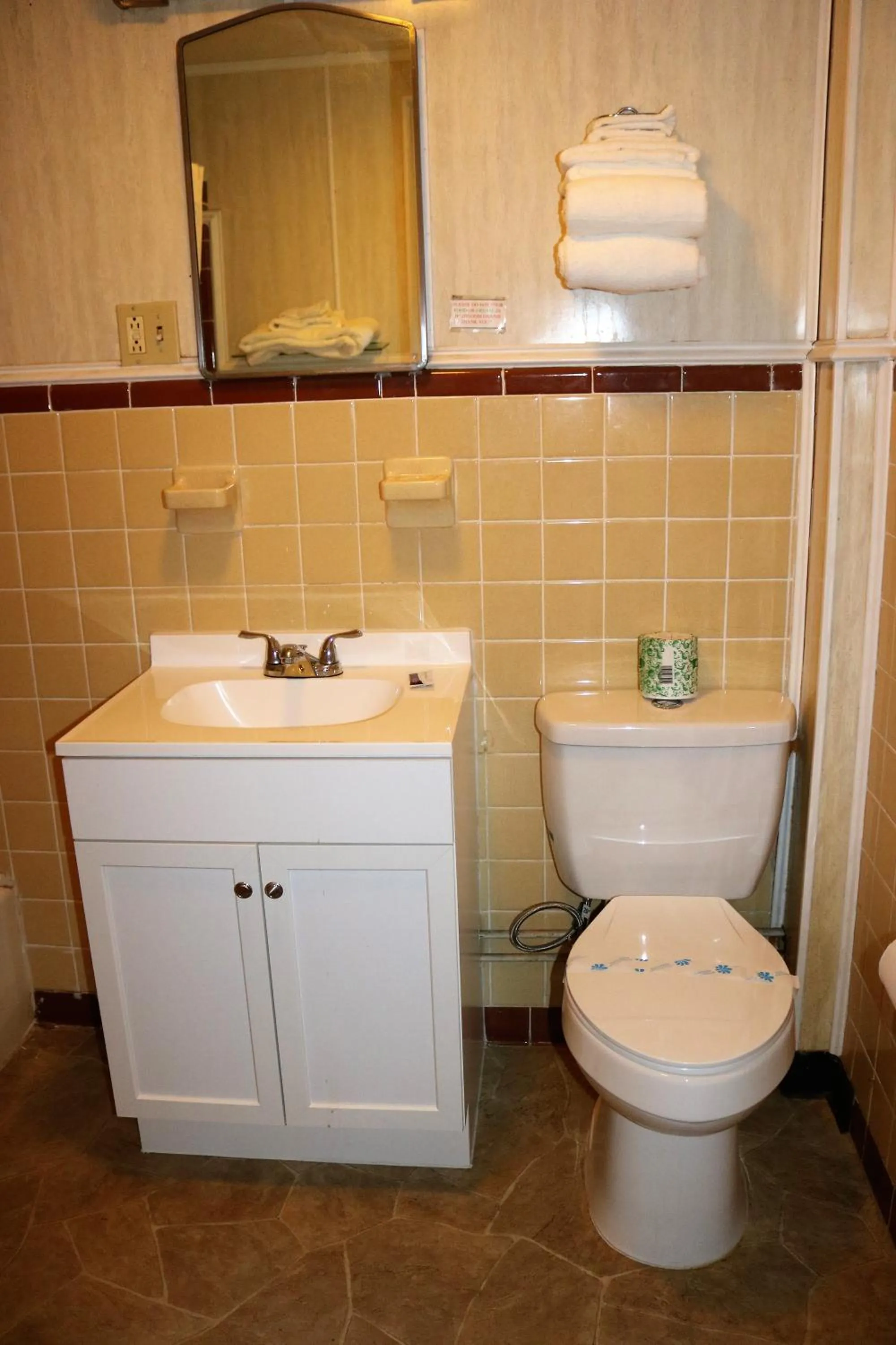 Bathroom in Rodeway Inn Harlan