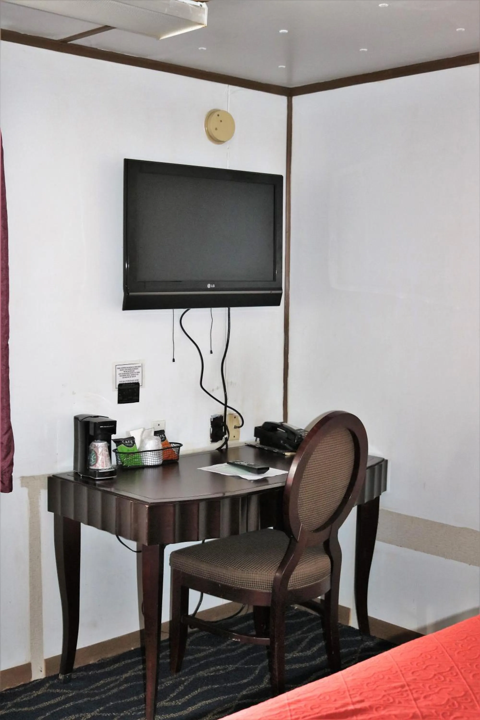 TV and multimedia in Rodeway Inn Harlan