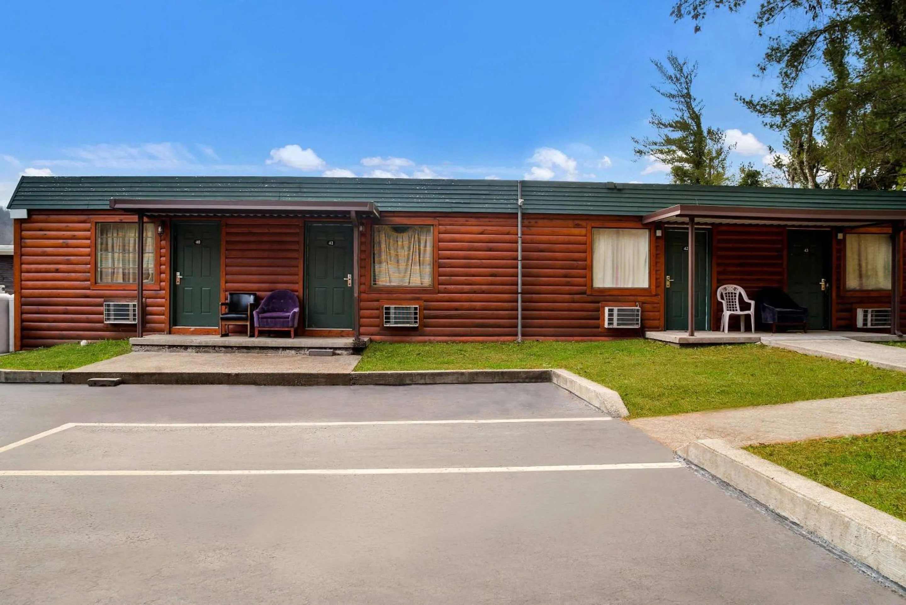 Property building in Rodeway Inn Harlan