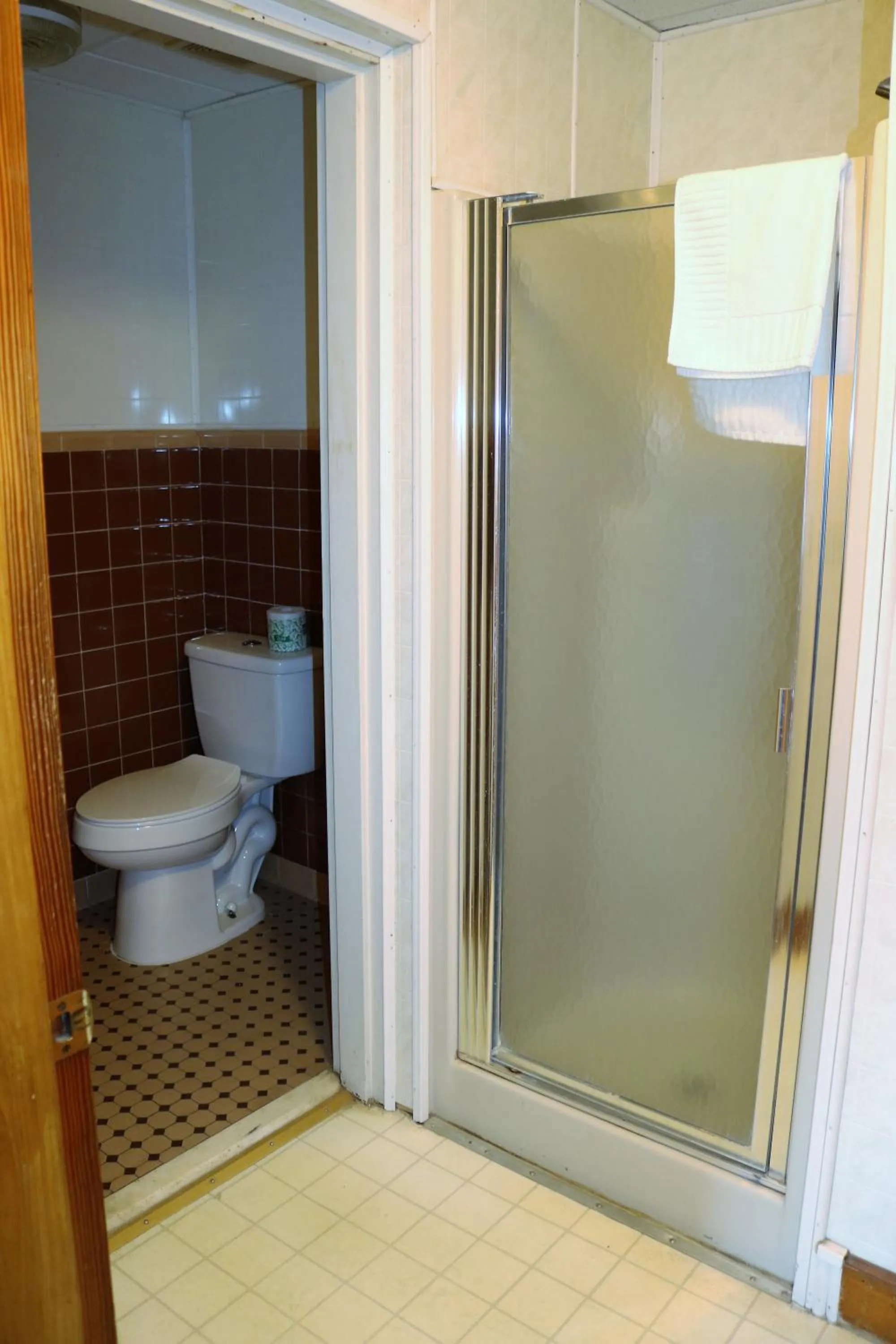 Bathroom in Rodeway Inn Harlan