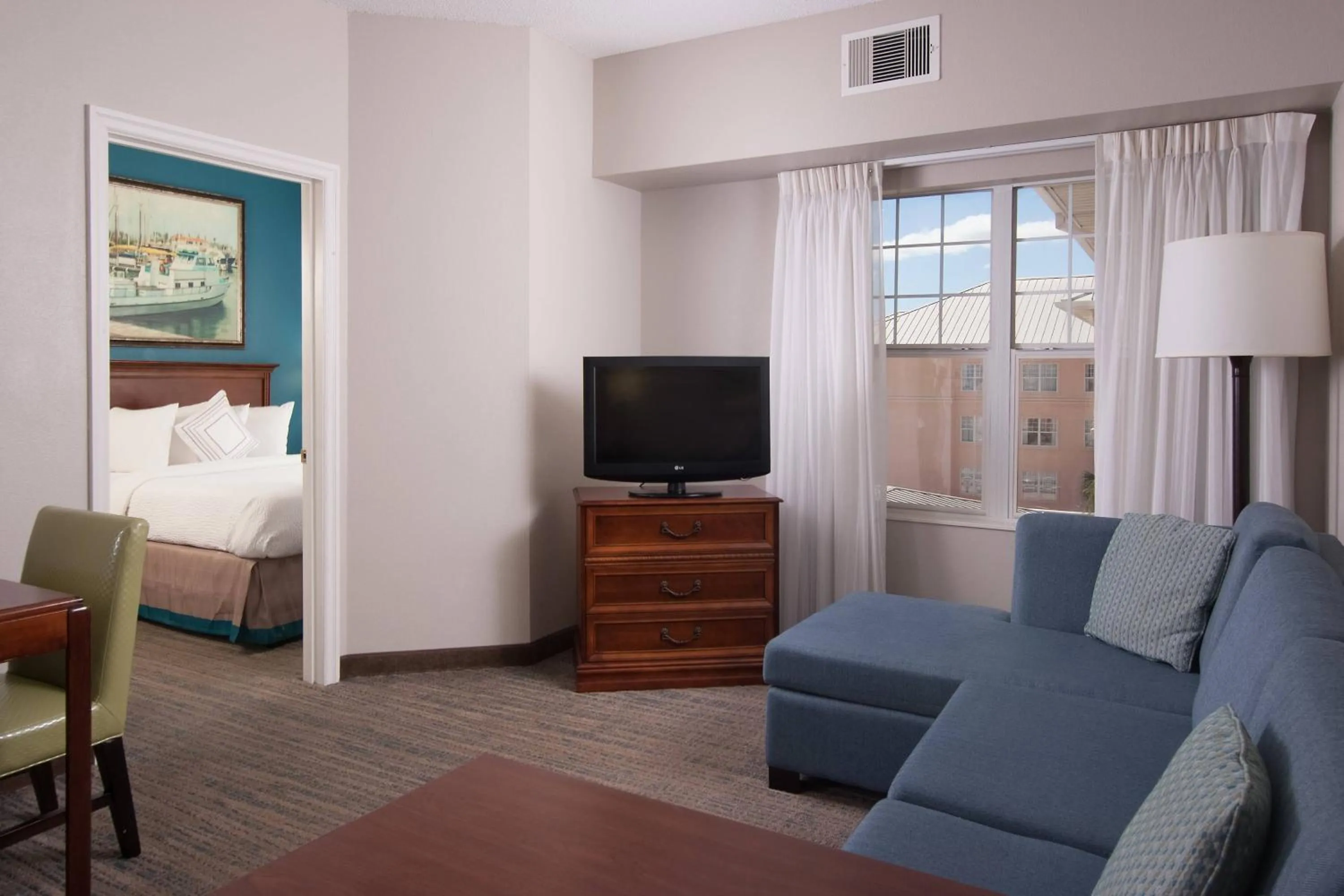 Living room, Bed in Residence Inn Charleston Riverview
