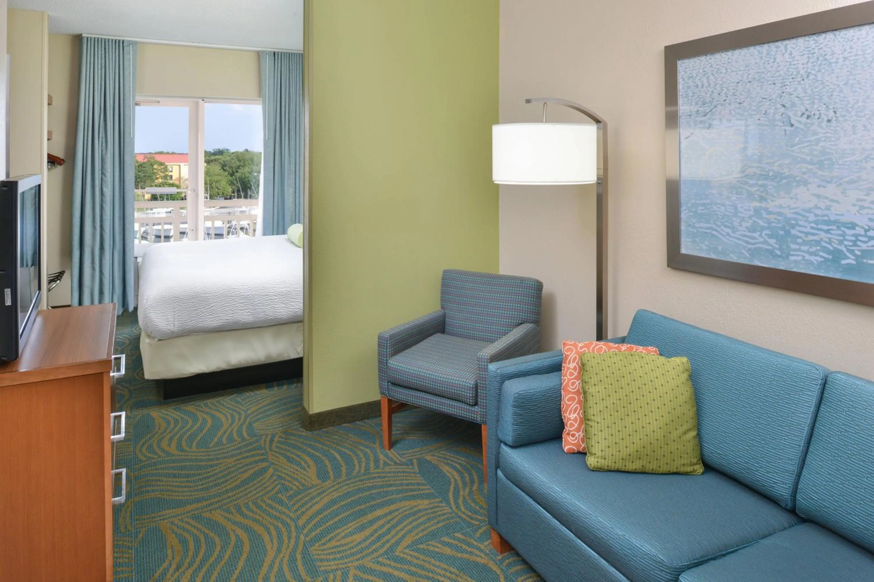 Living room, Bed in SpringHill Suites by Marriott Charleston Riverview