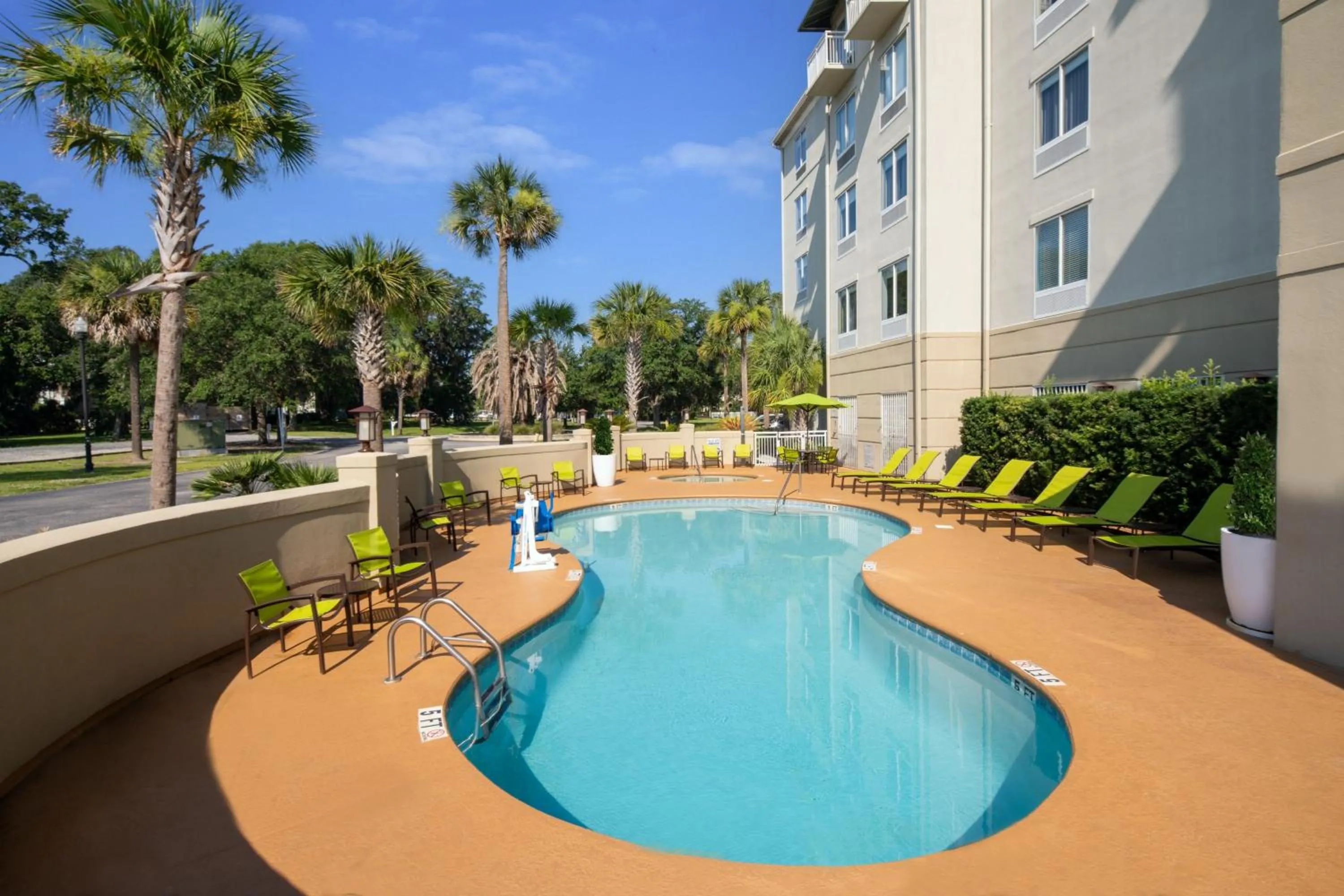 Swimming pool in SpringHill Suites by Marriott Charleston Riverview