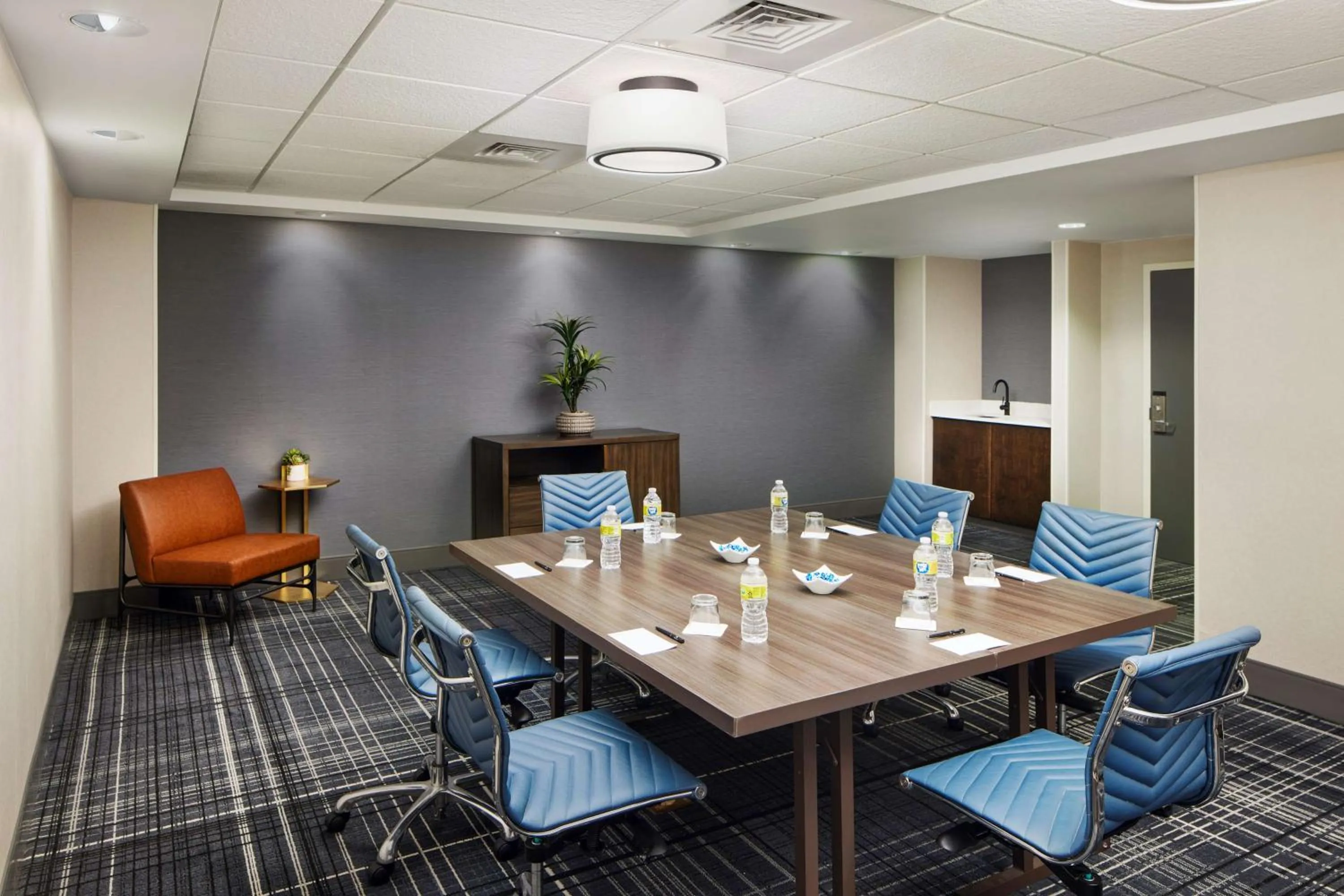 Meeting/conference room in Hilton Charlotte Airport Hotel