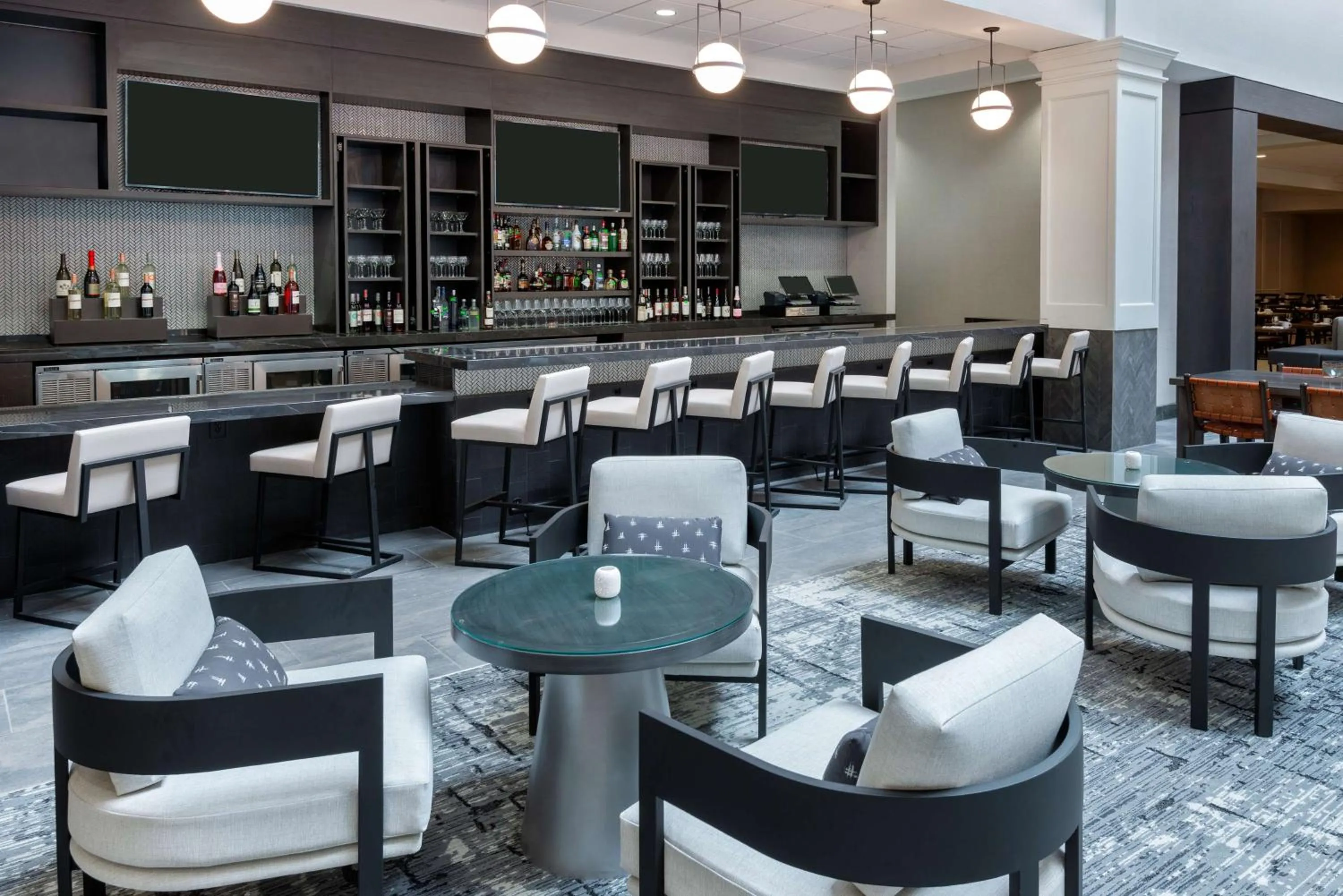 Restaurant/places to eat in Hilton Charlotte Airport Hotel