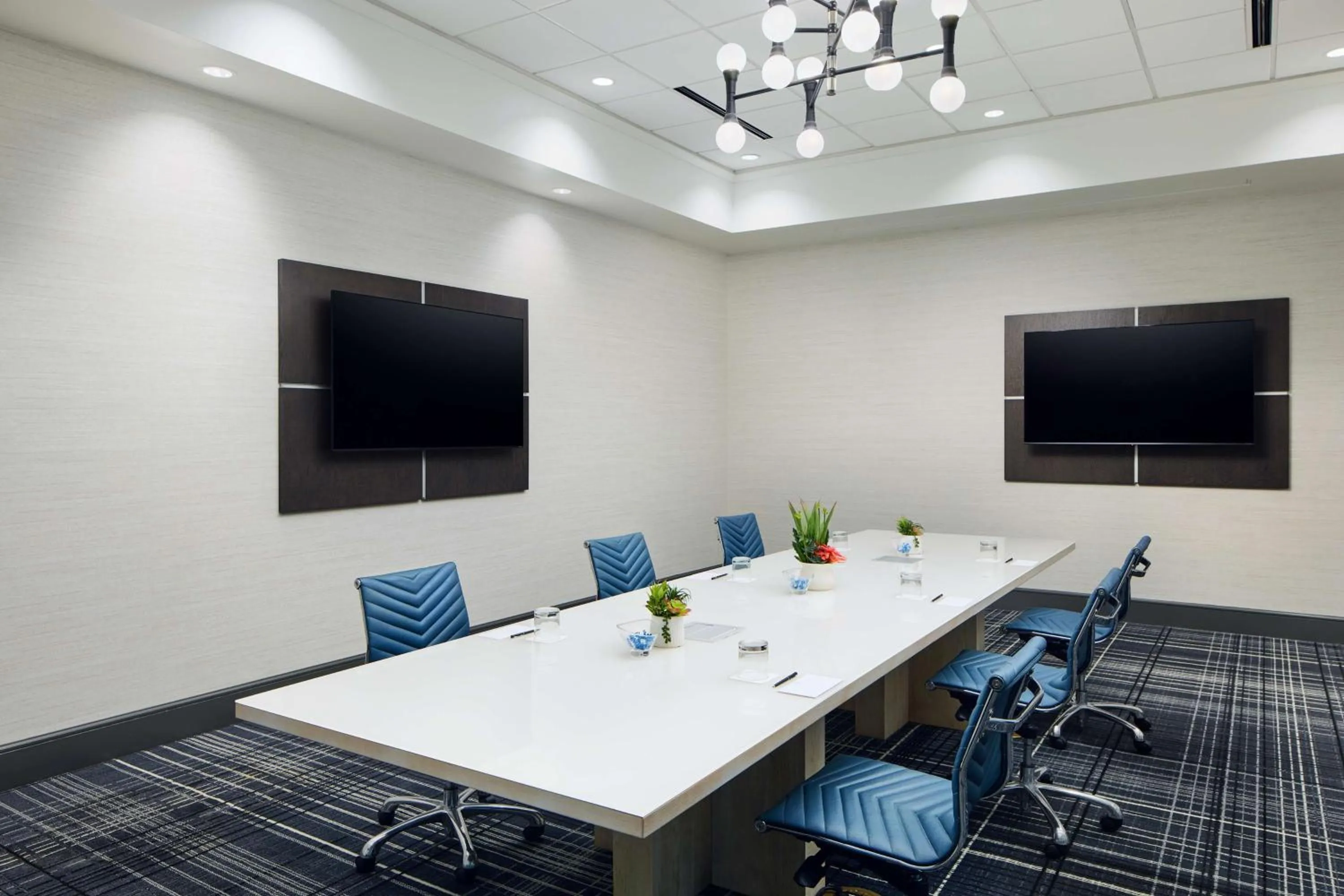 Meeting/conference room in Hilton Charlotte Airport Hotel