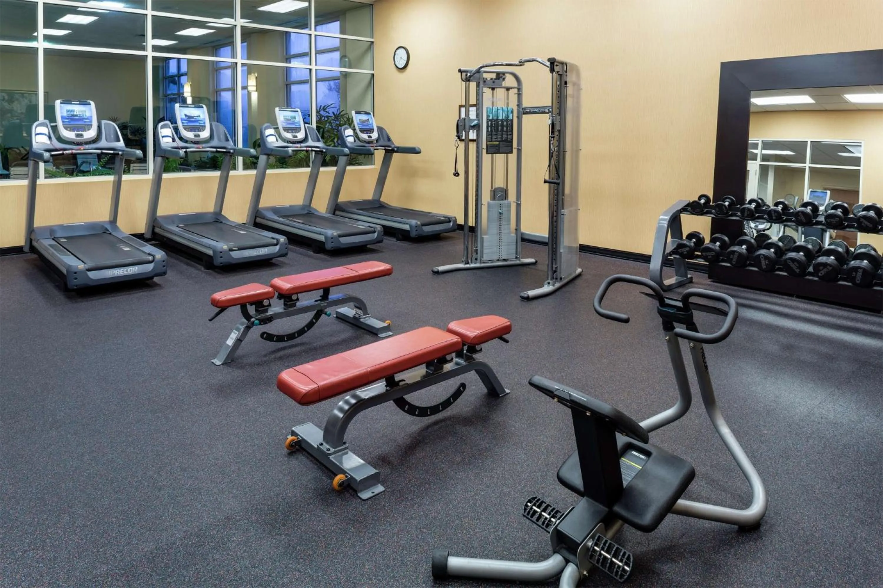 Fitness centre/facilities in Hilton Charlotte Airport Hotel