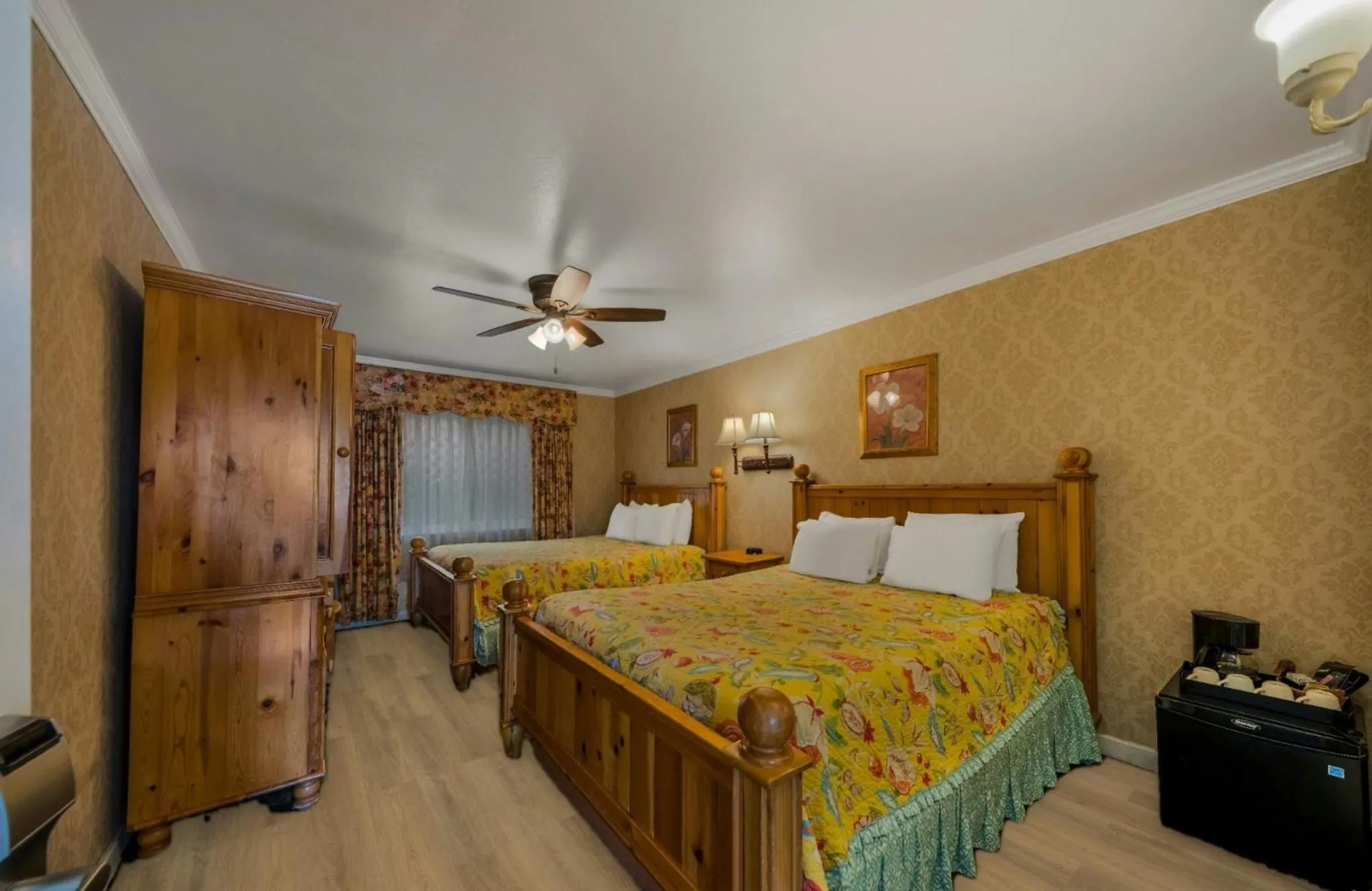 Bedroom, Bed in Carmel Inn & Suites