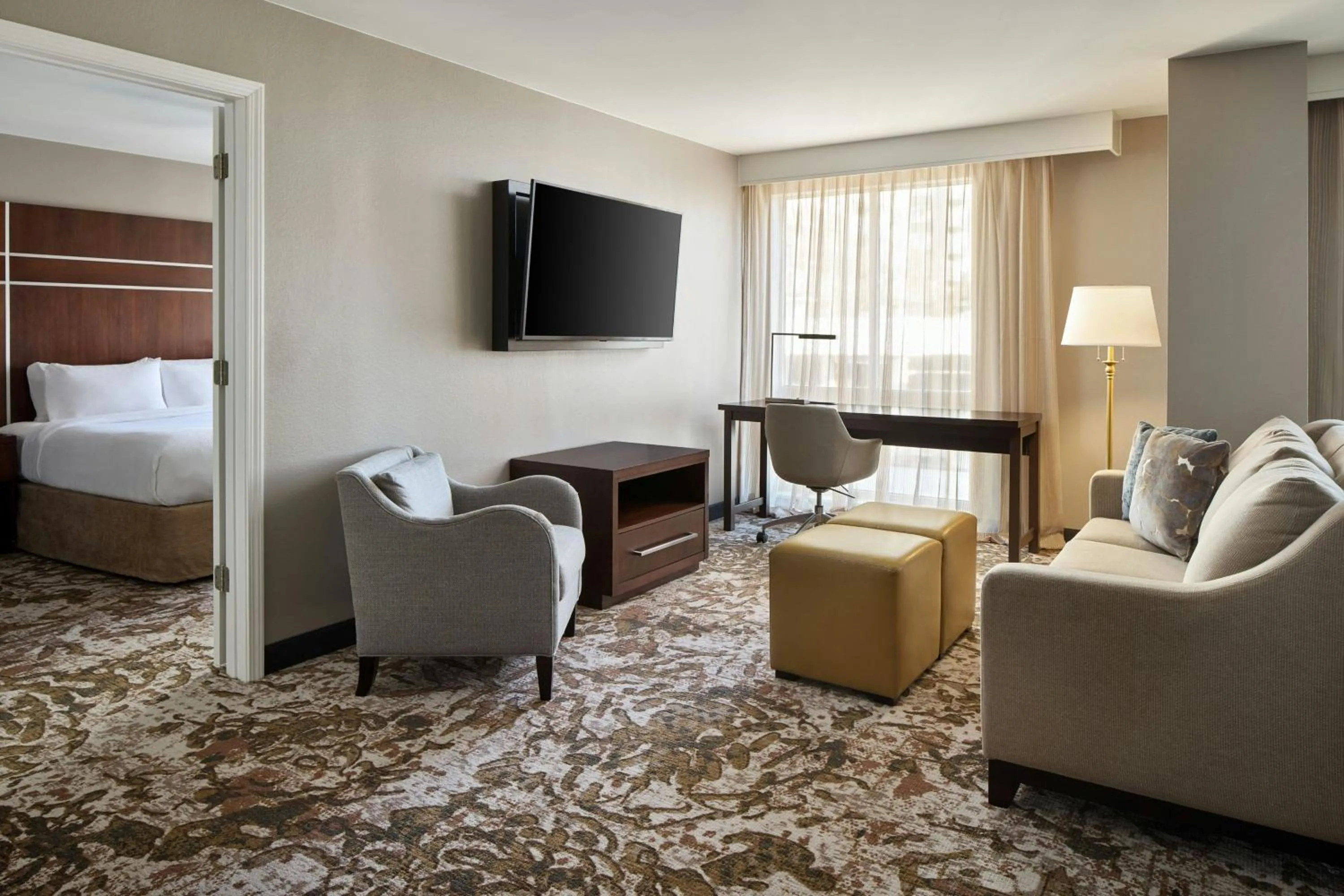 Living room, Bed in Residence Inn Charlotte Uptown