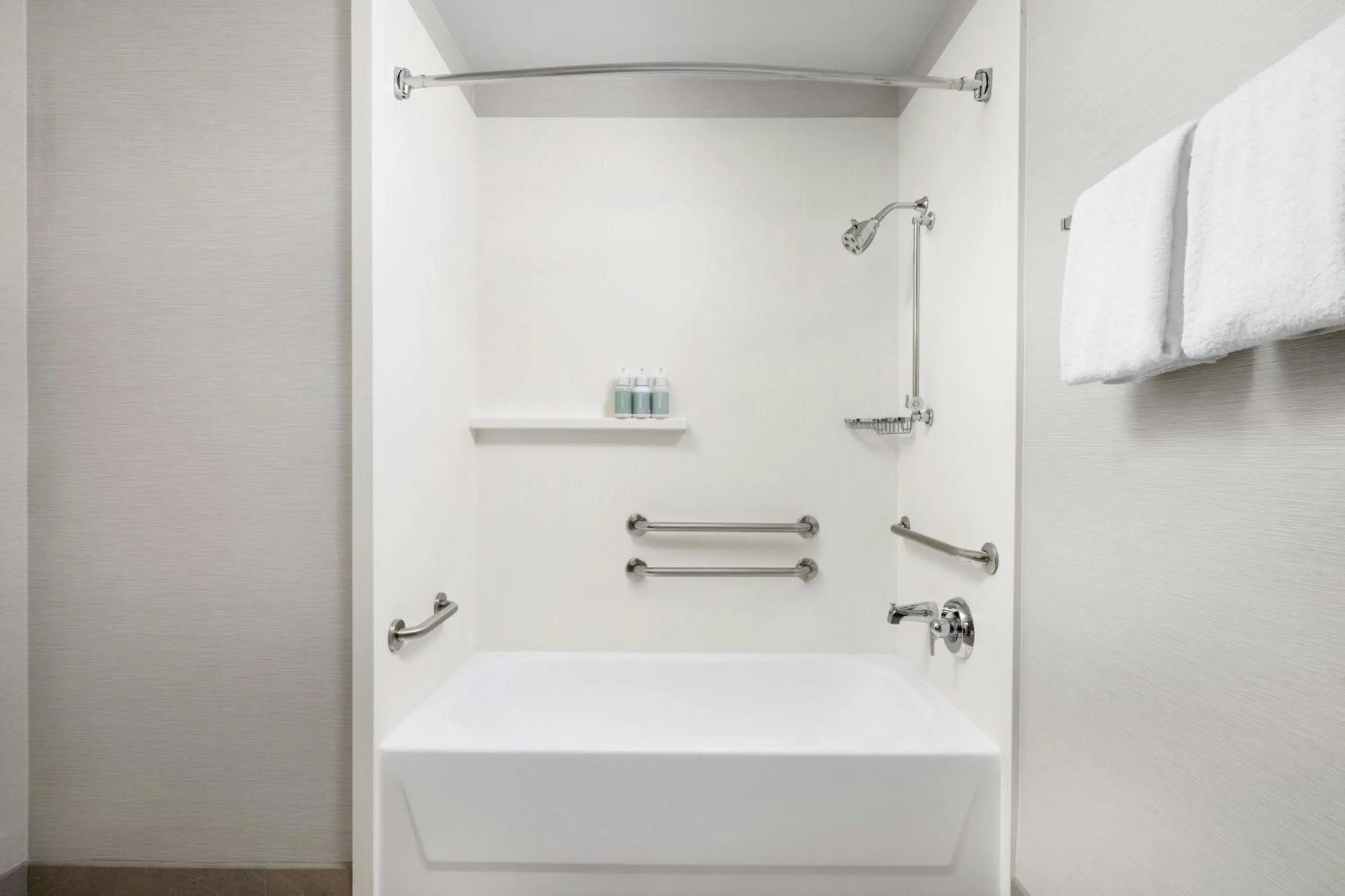 Lounge or bar in Courtyard Charlotte City Center