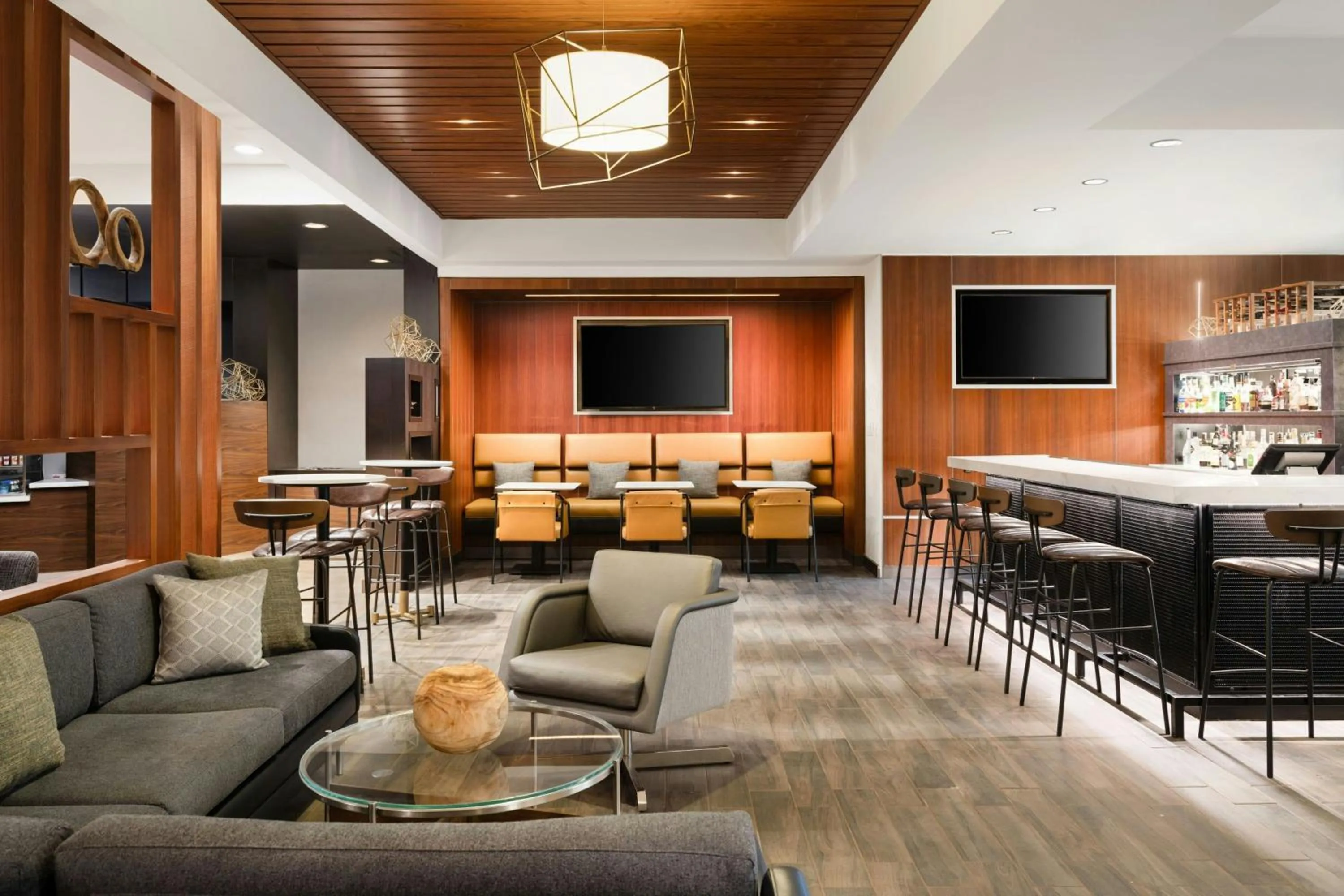 Lounge or bar in Courtyard Charlotte City Center