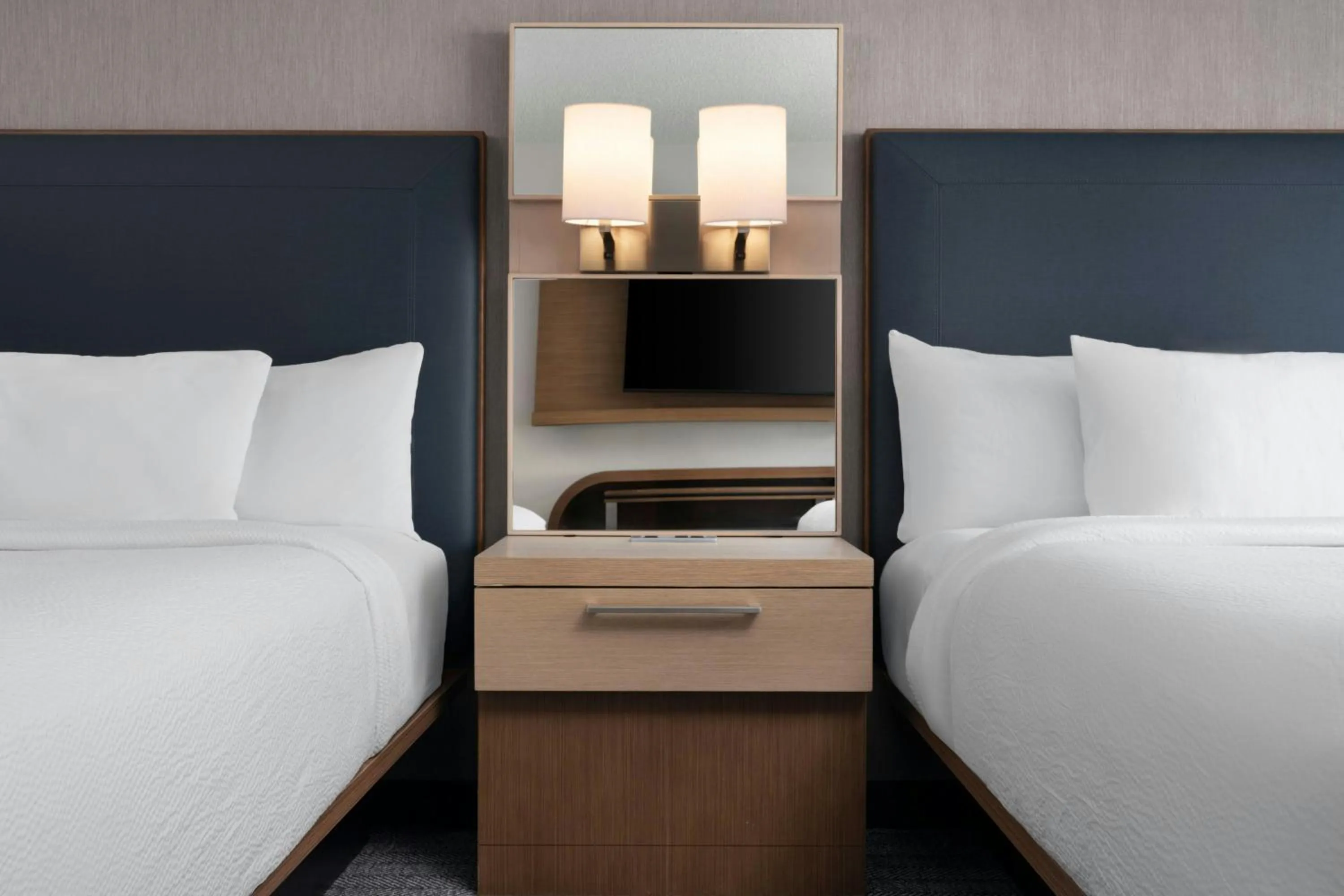 Photo of the whole room, Bed in Courtyard Charlotte City Center