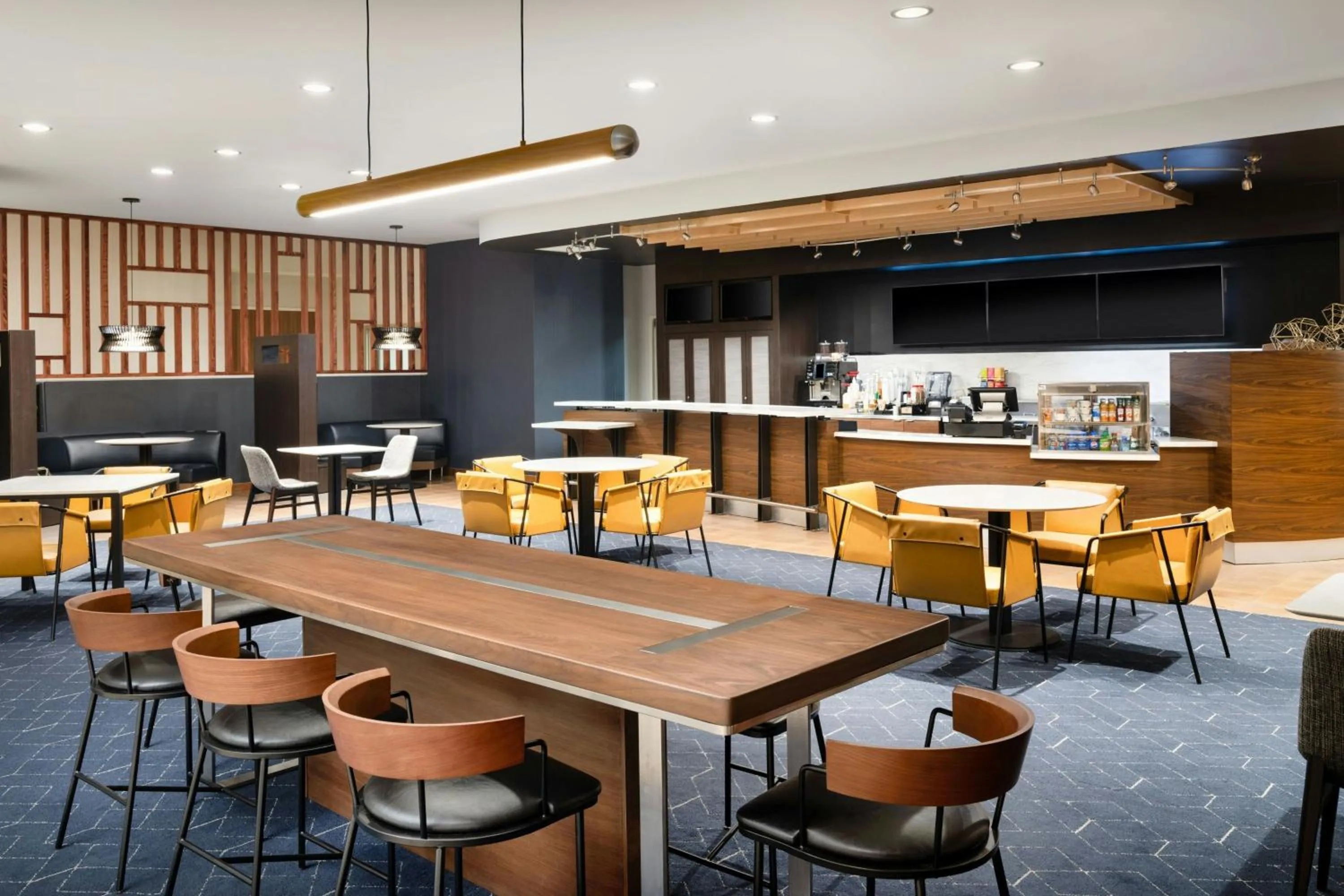 Restaurant/places to eat in Courtyard Charlotte City Center