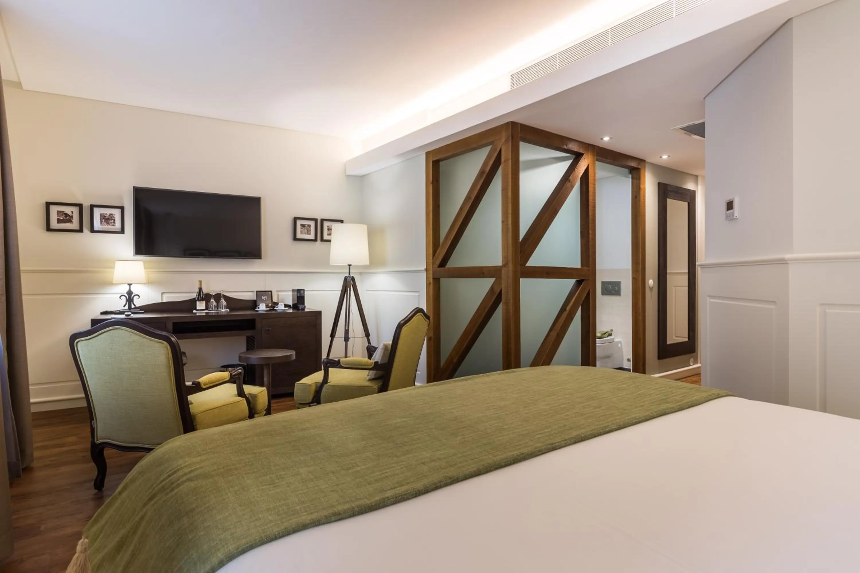 Coffee/tea facilities, Bed in Lisbon Wine Hotel