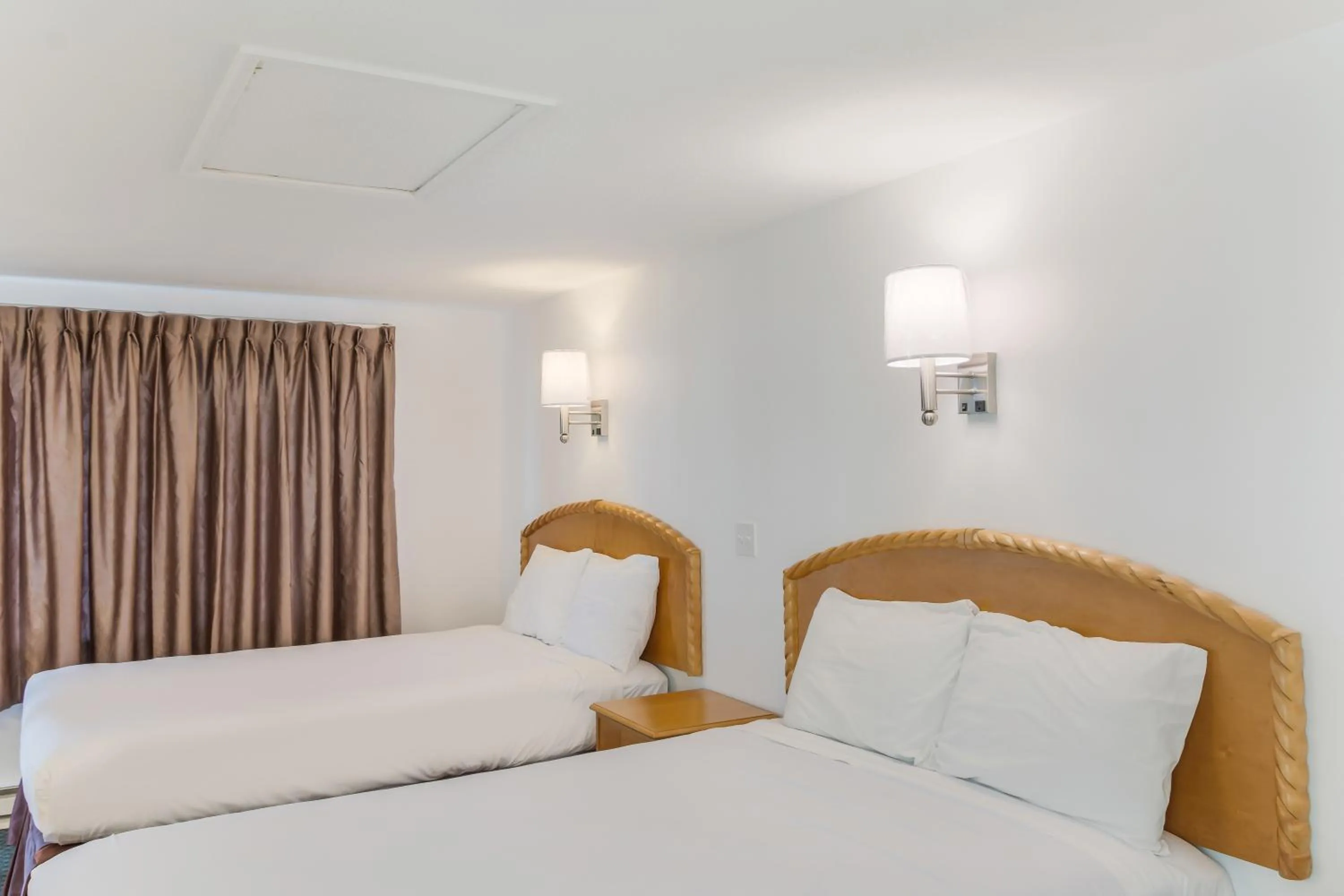 Bed in Americas Best Value Inn Hyannis