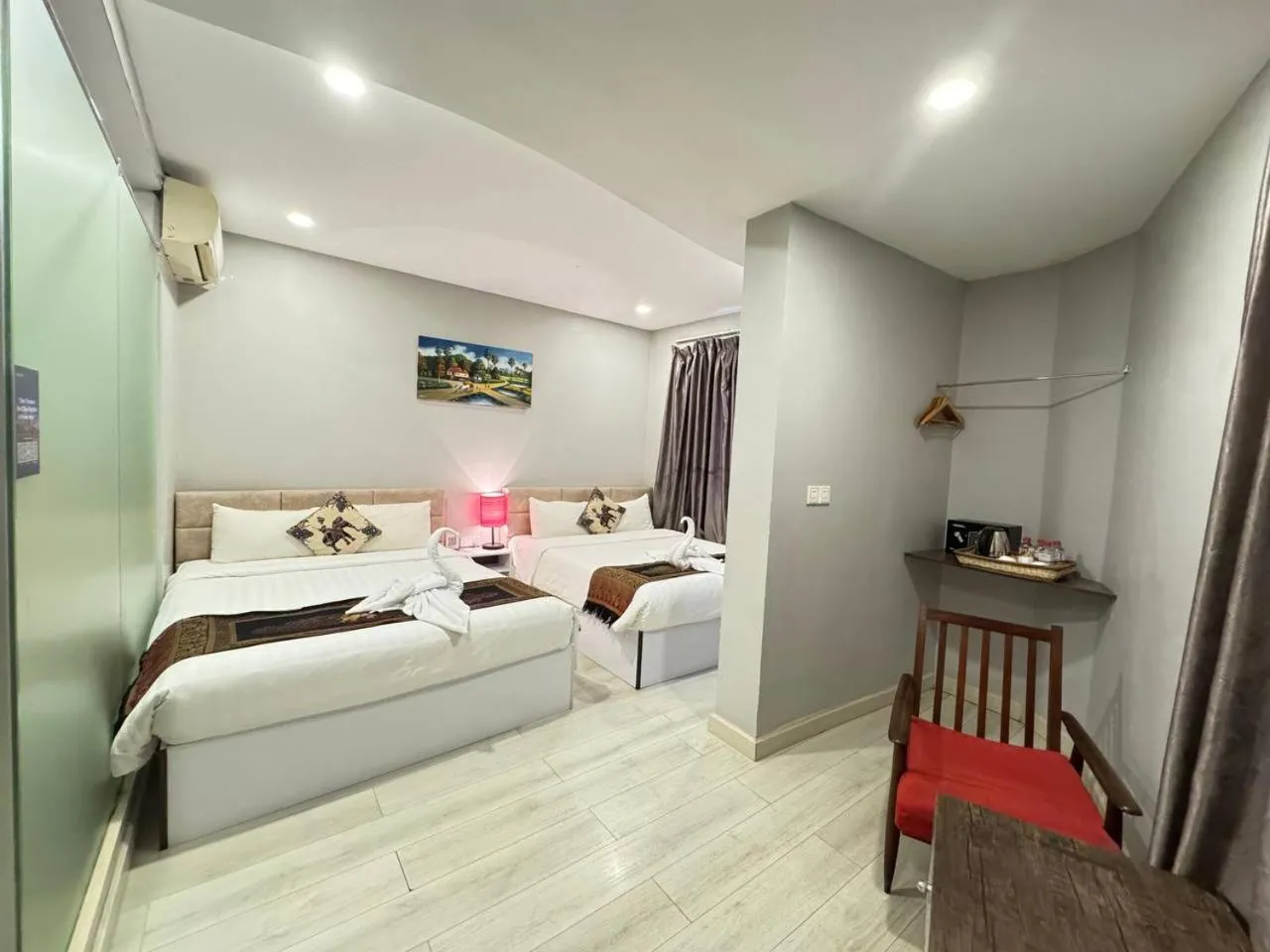 Photo of the whole room, Bed in Ostro Hotel