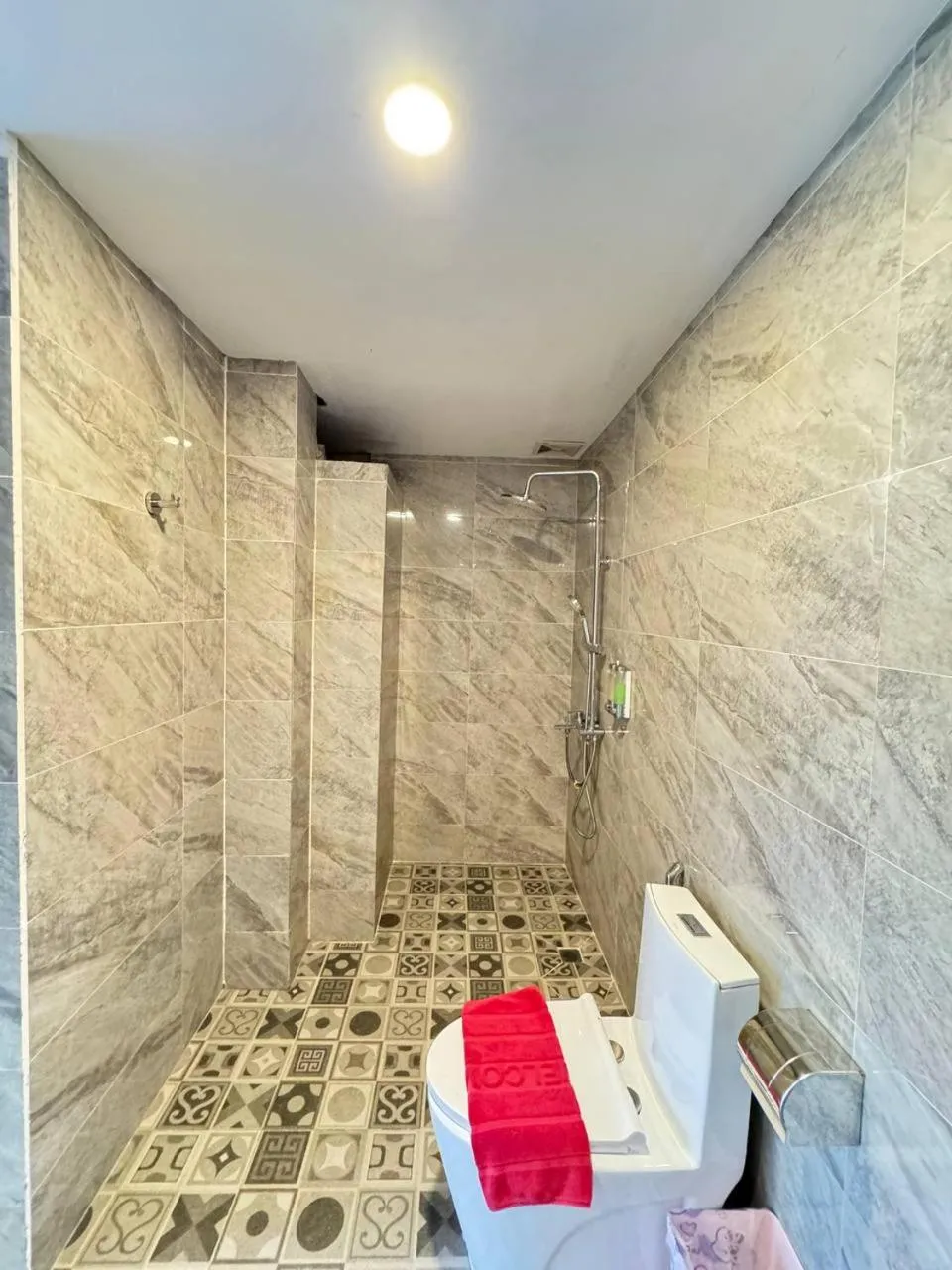 Shower in Ostro Hotel