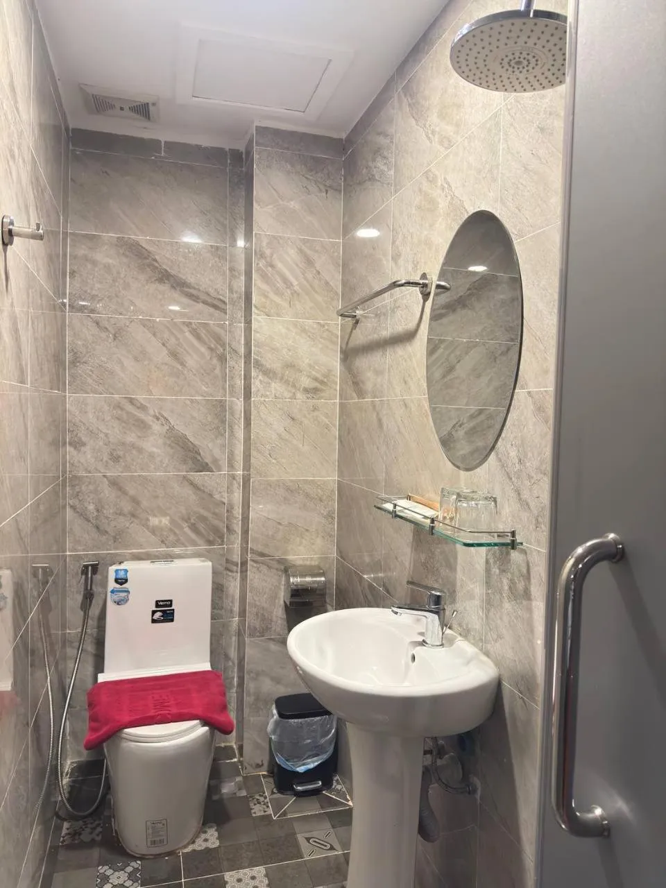 Shower in Ostro Hotel