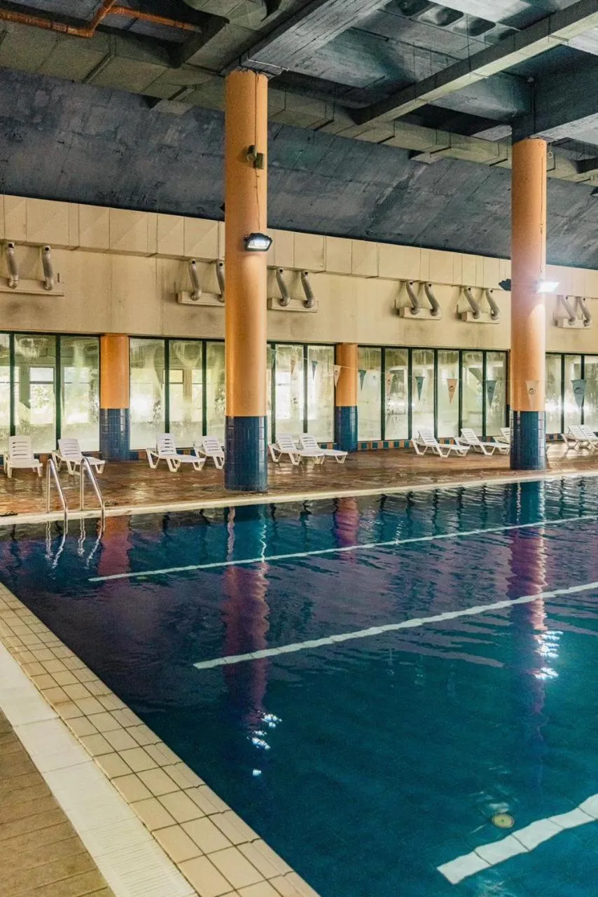 Swimming pool in Country Lodge Hotel & Resort Beirut