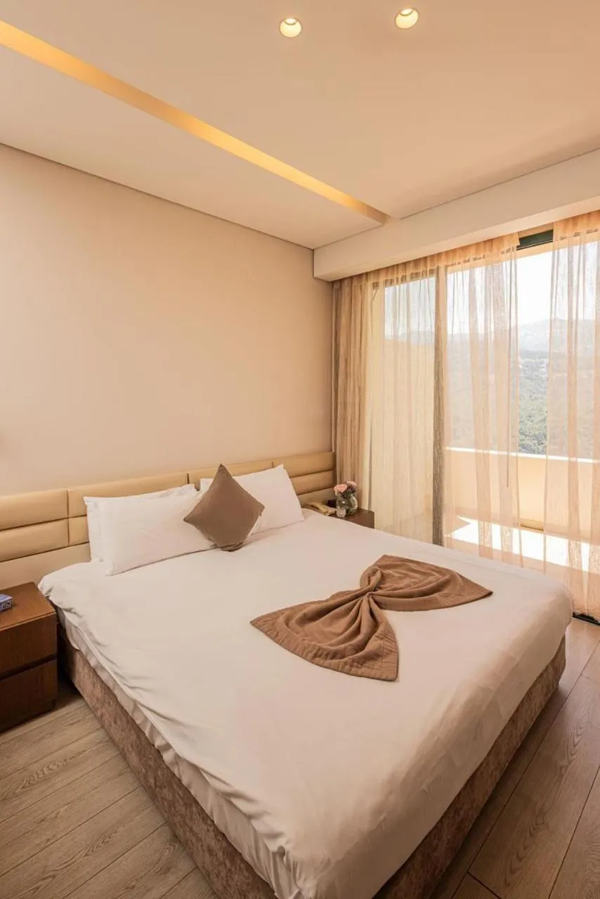 Photo of the whole room, Bed in Country Lodge Hotel & Resort Beirut