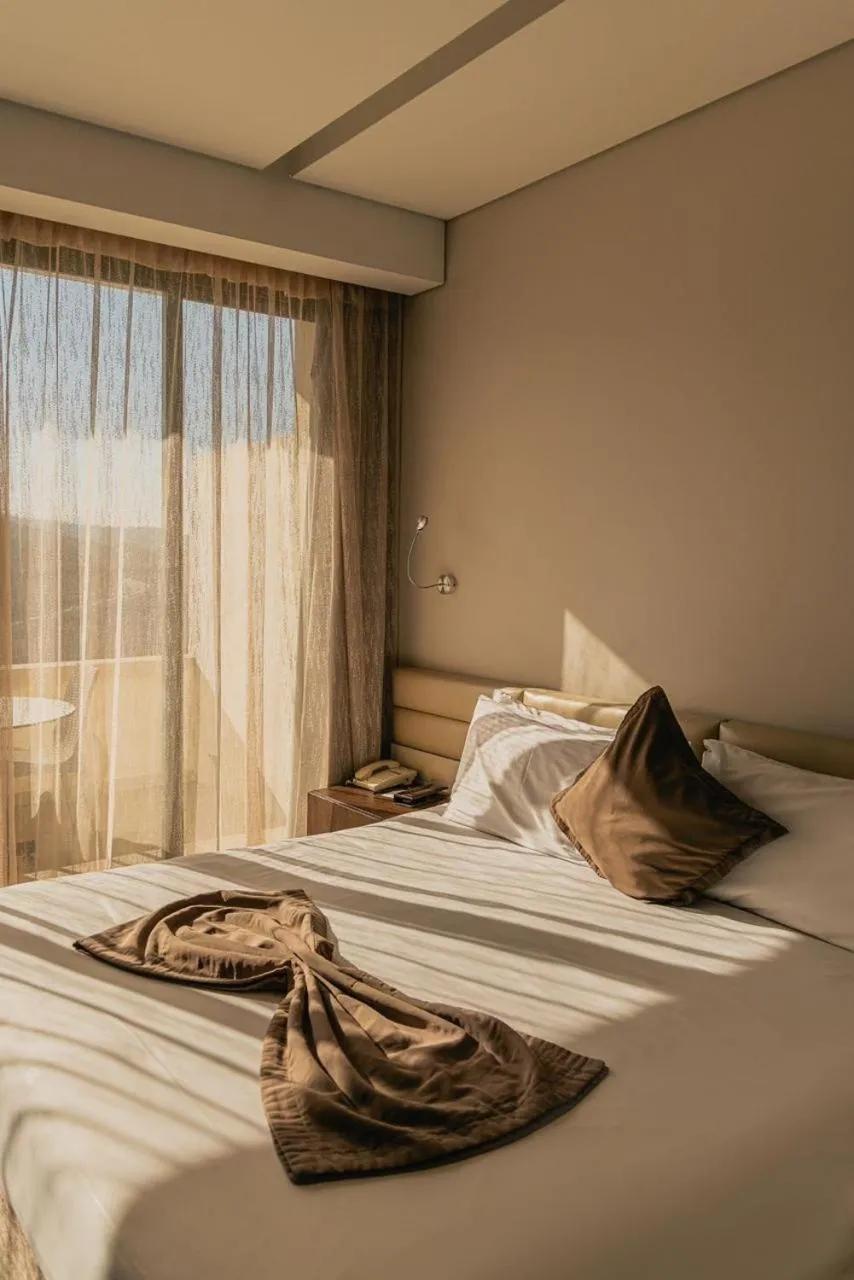 Bedroom, Bed in Country Lodge Hotel & Resort Beirut