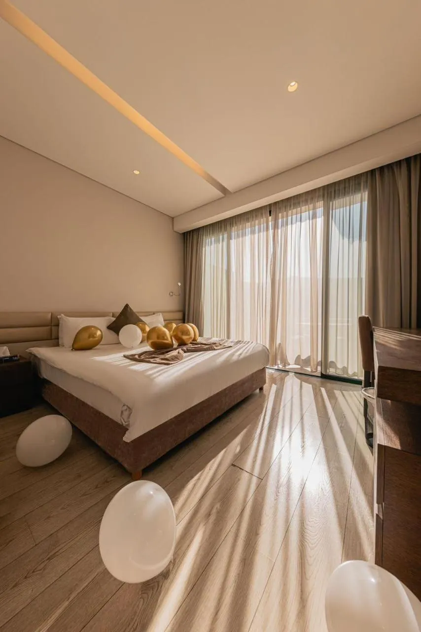 Photo of the whole room, Bed in Country Lodge Hotel & Resort Beirut