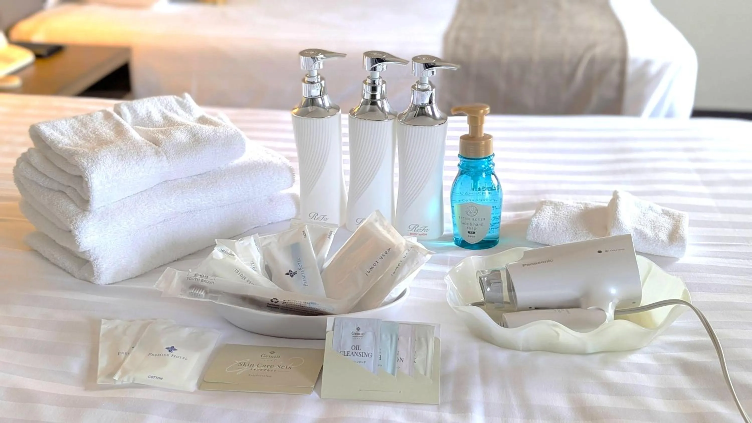 Bathroom, Bed in Premier Hotel Nakajima Park Sapporo