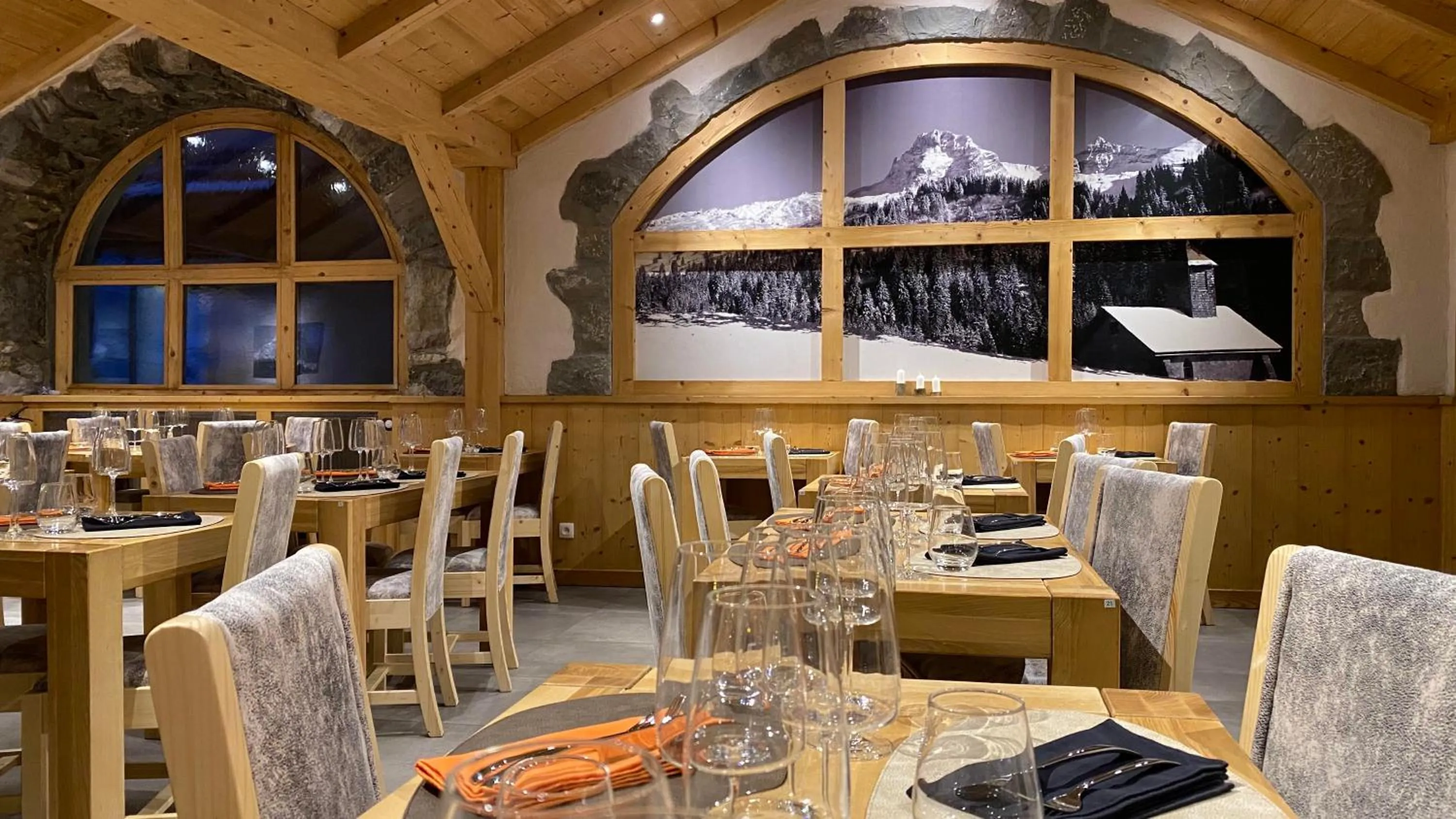 Restaurant/places to eat in Hotel la Pointe Percee